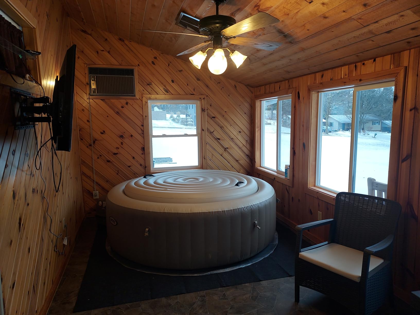 INTEX 28425EH PureSpa Bubble Massage Spa Set Outdoor Inflatable Portable Hot Tub, Includes Energy Efficient Spa Cover, Saltwater System Ready, 4 Person, 77in x 28in customer photo 2