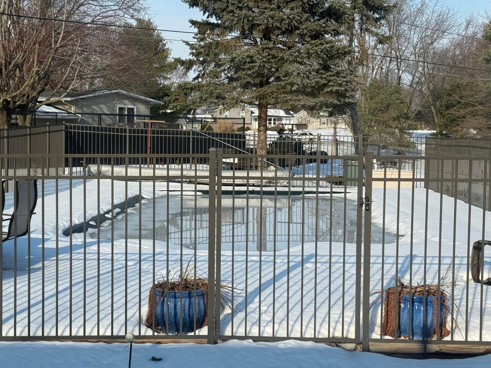 VEVOR Pool Safety Cover, Fits 16x32ft Rectangular Inground Winter Swimming Pools, with 4x8ft Center End Step, Triple Stitched, High Strength Mesh PP, Great Rain Permeability, Installation Hardware customer photo 1