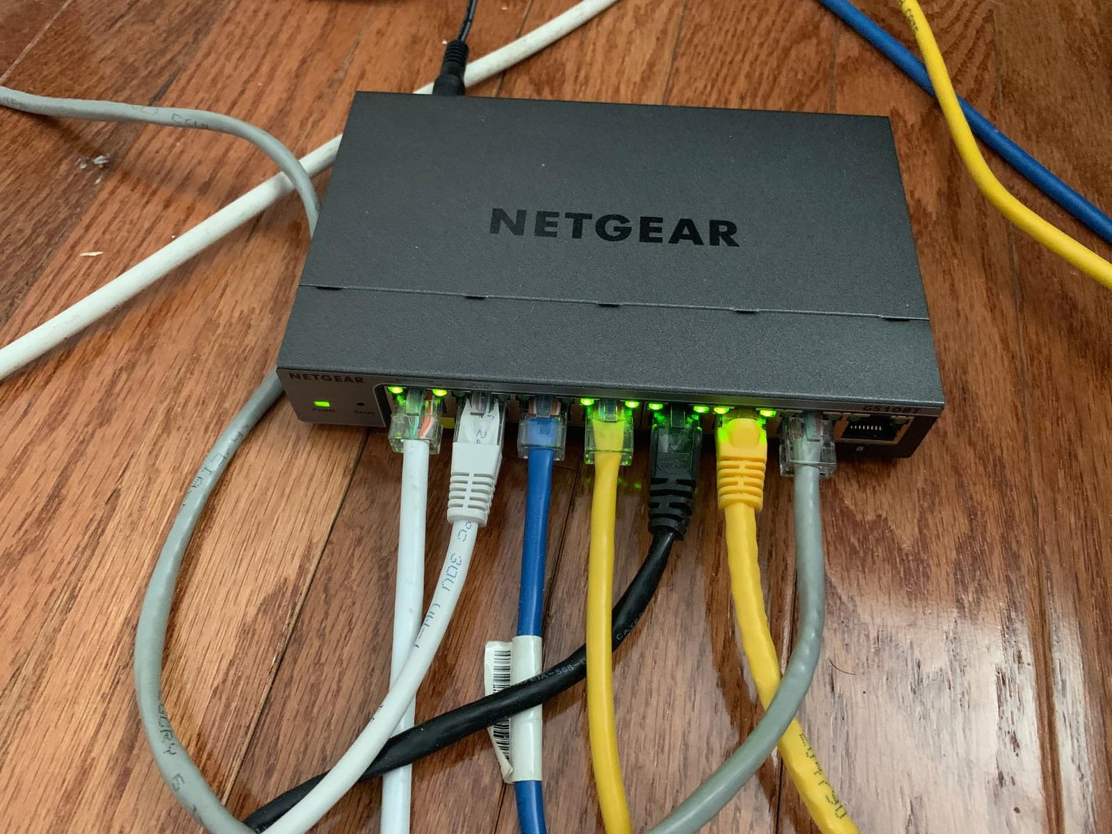 NETGEAR 24-Port Gigabit Ethernet Smart Managed Network Switch (GS724T) | With 2 x 1G SFP Ports, Optional Insight Cloud Management, Desktop or Rack Mount customer photo 2