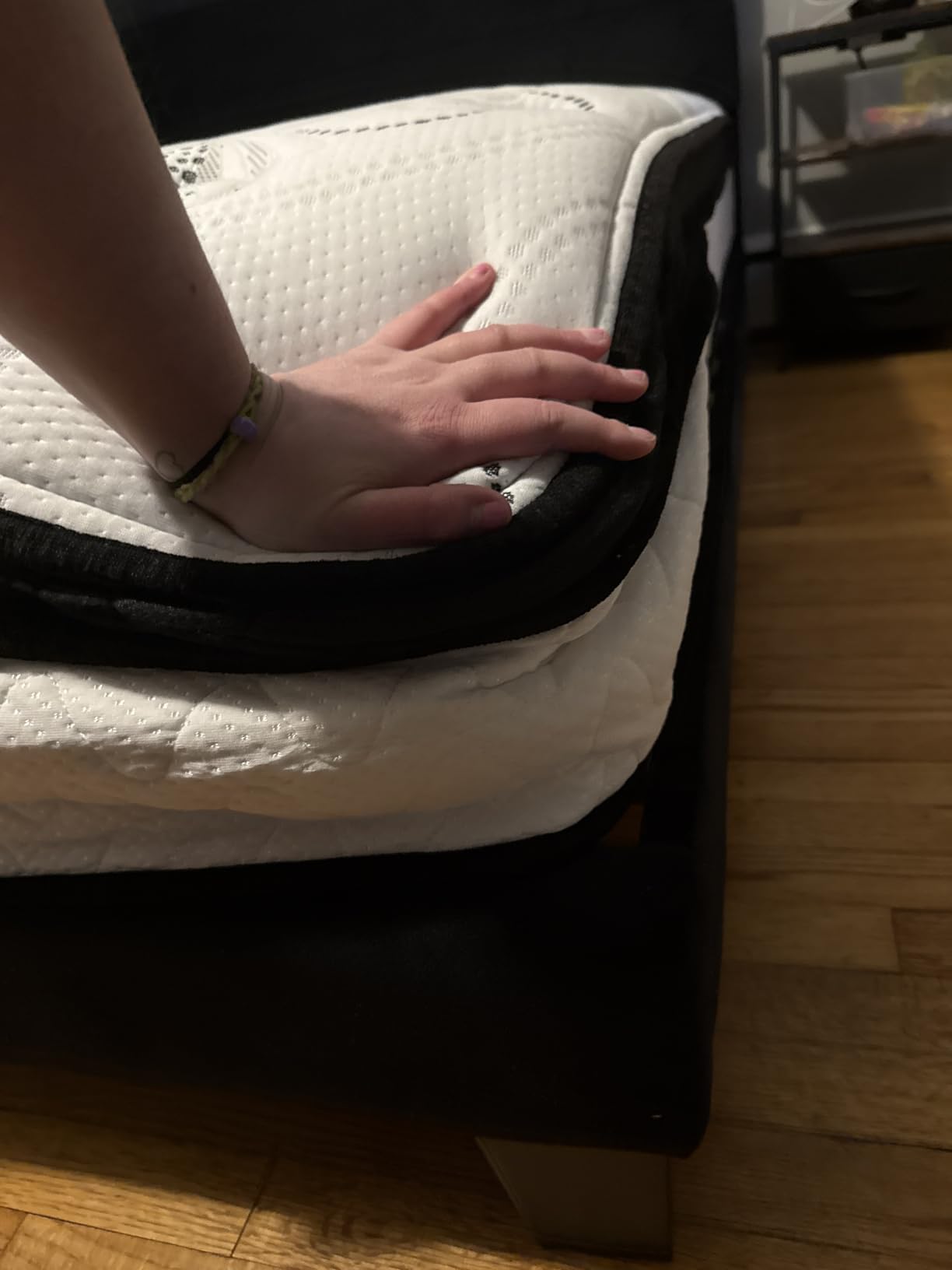 Signature Design by Ashley 12 Inch Hybrid Mattress Queen customer photo 2