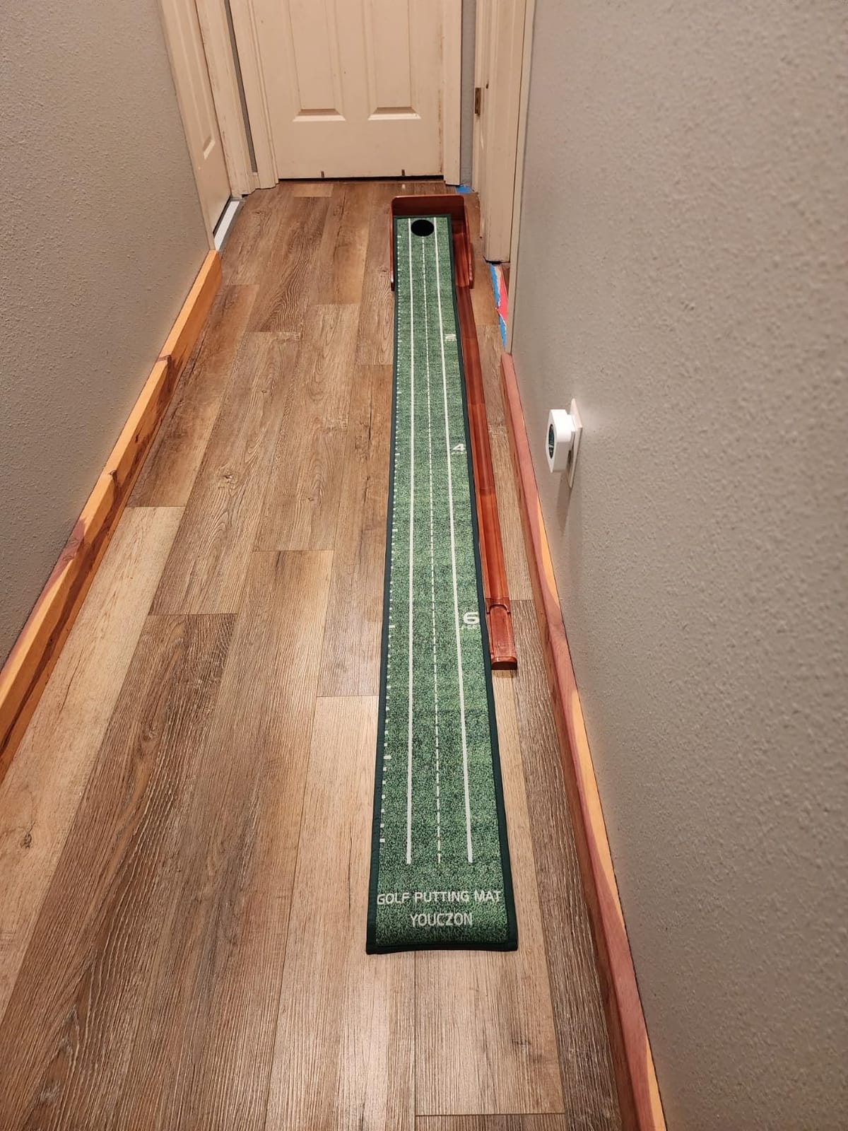YOUCZON Putting Green Indoor with Auto Ball Return (Premium Crystal Velvet Surface) customer photo 1