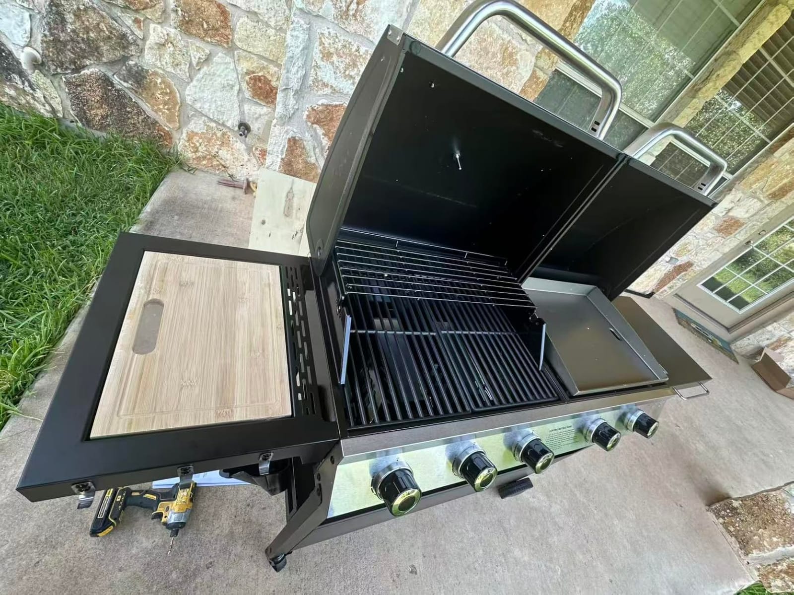 Captiva Designs Propane Gas Griddle Grill Combo with Lid & Flat Top Griddle | Dual BBQ Grill With Porcelain-Enameled Cast Iron Grate & Pan for Outdoor Kitchen & Backyard Barbecue, 696 SQIN Cooking Area customer photo 2
