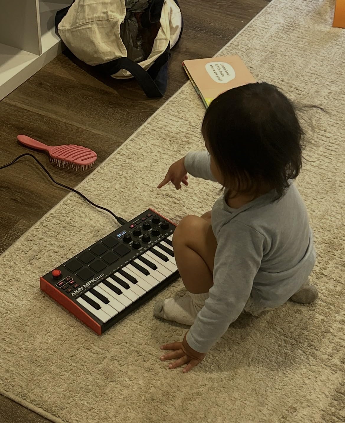 Akai Professional MPK Mini Plus 37-Key USB MIDI Keyboard Controller, White | Velocity-Sensitive Mini Keys, 8 MPC Pads, 64 Step Sequencer, MIDI/CV/Gate I/O customer photo 2