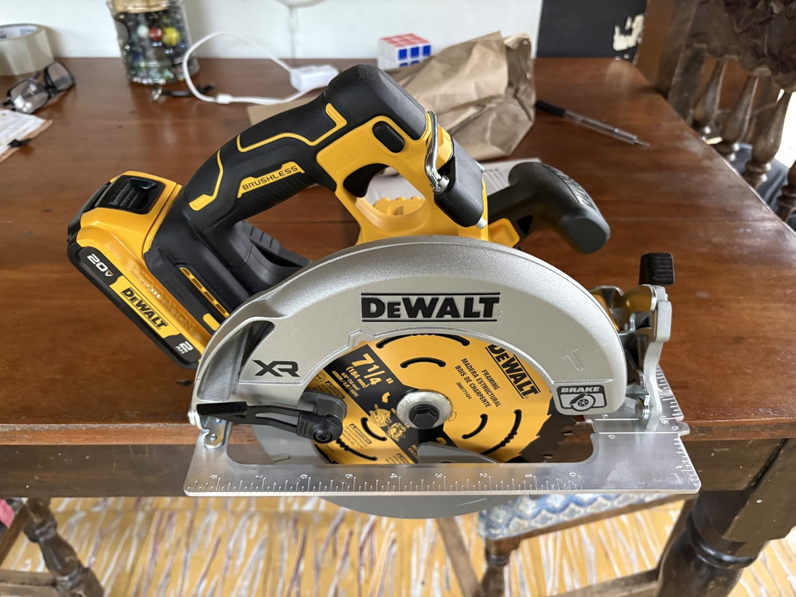 DEWALT 20V MAX XR Brushless Cordless 7-1/4 in. Circular Saw, Tool Only (DCS590B) customer photo 1