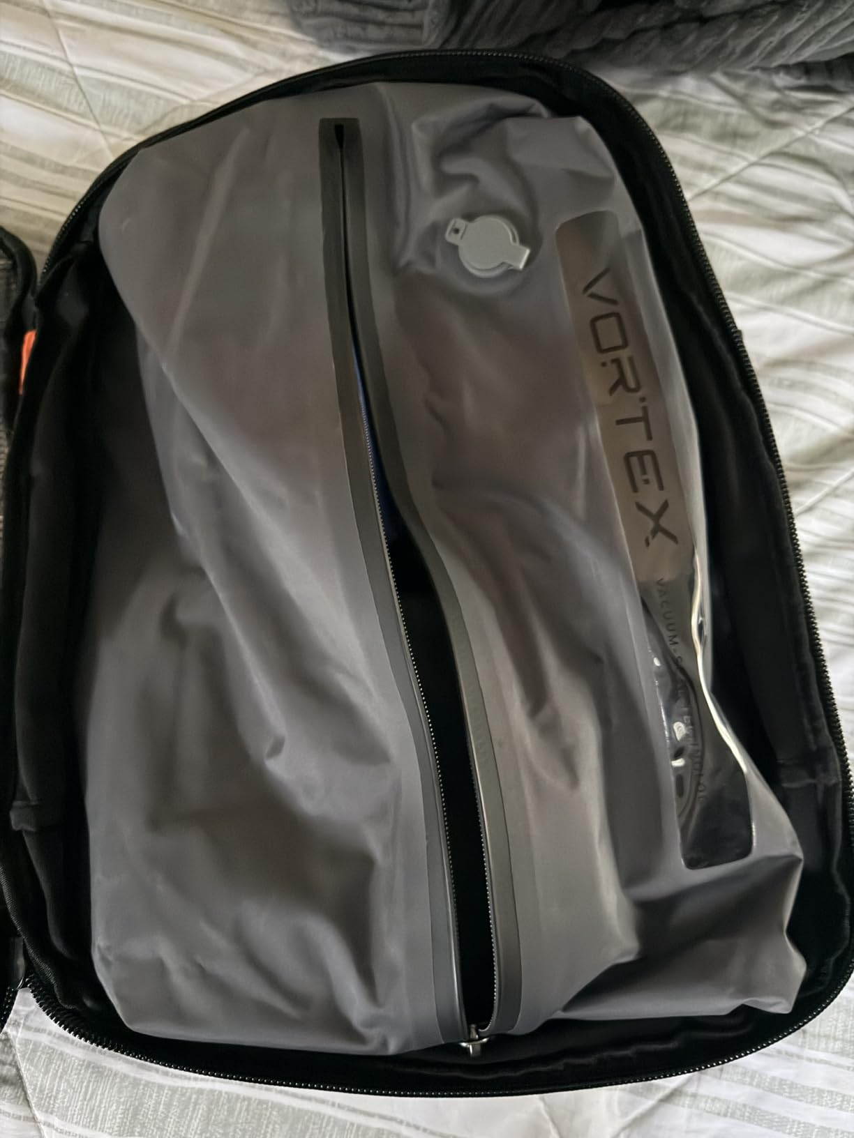 BlackVoyage Vortex Vacuum Seal Travel Backpack 60L Expandable Air Compression System Water Resistant TSA Lock Carry-On customer photo 2