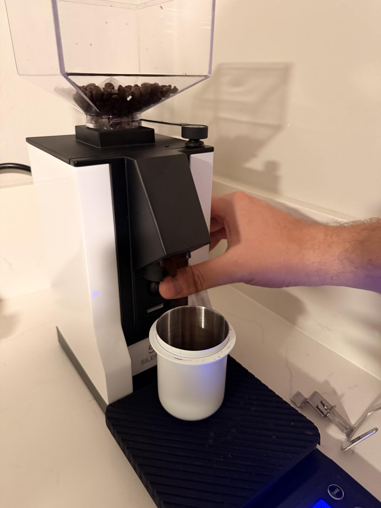 Eureka Mignon Silenzio Espresso Grinder, White, 55mm | Silent Technology, Stepless, Timed Dosing customer photo 1