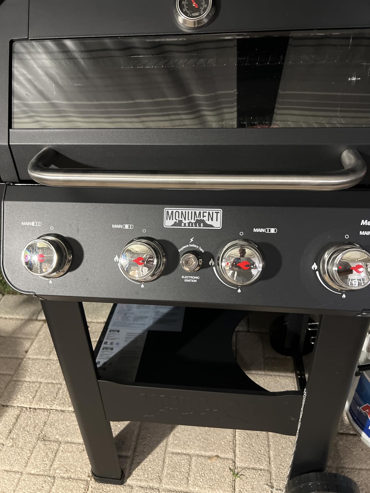 Monument Grills 4-Burner Liquid Propane Gas Grill, Matte Black Stainless Steel Burner Grill with Clearview Lid and One Foldable Shelf for Outdoor Cooking Kitchen Patio Backyard Barbecue, Mesa420MF customer photo 1