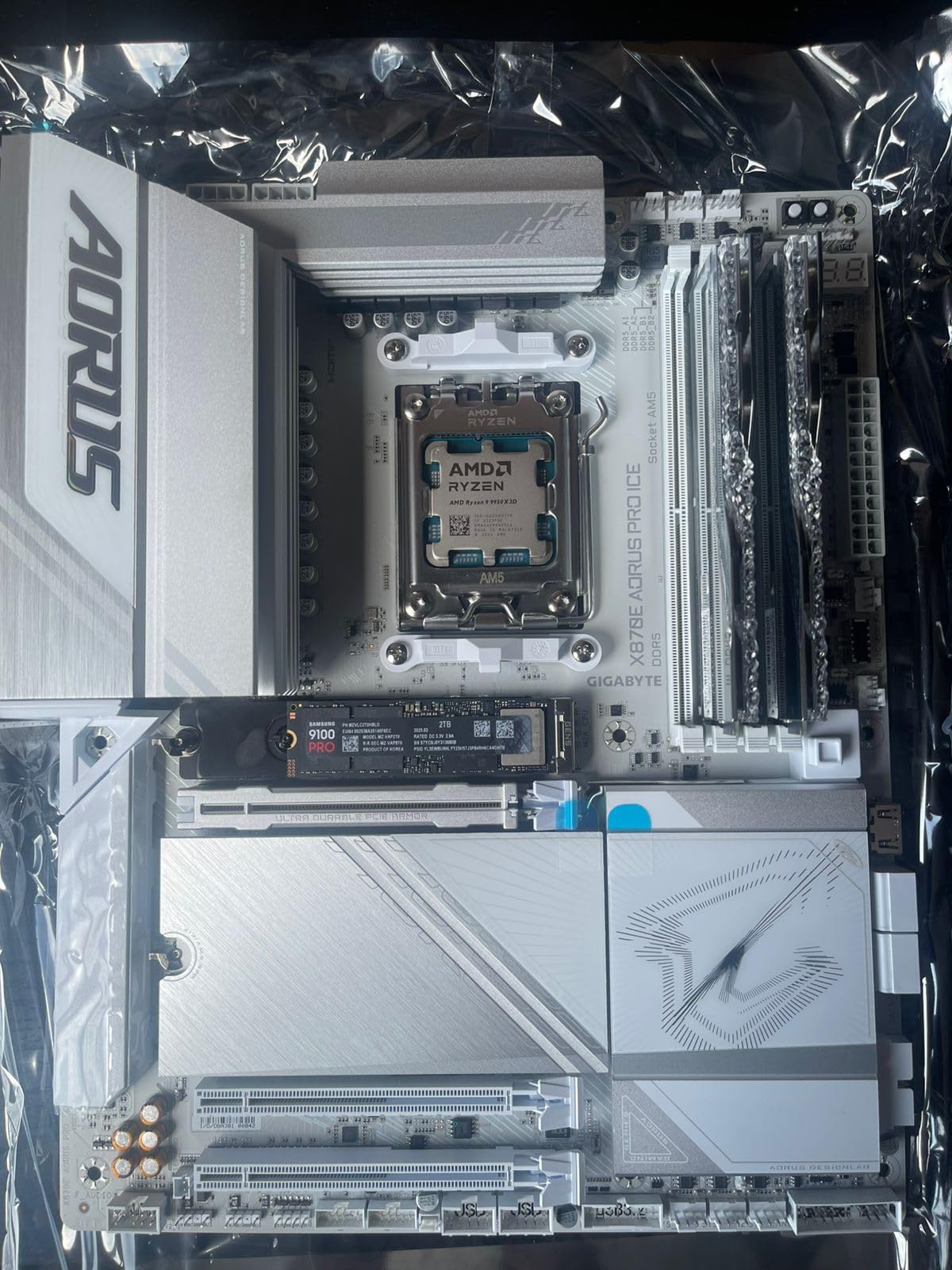 GIGABYTE X870E AORUS PRO ICE AMD AM5 LGA 1718 Motherboard, ATX, DDR5, 4X M.2, PCIe 5.0, USB4, WIFI7, 2.5GbE LAN, EZ-Latch, 5-Year Warranty customer photo 1