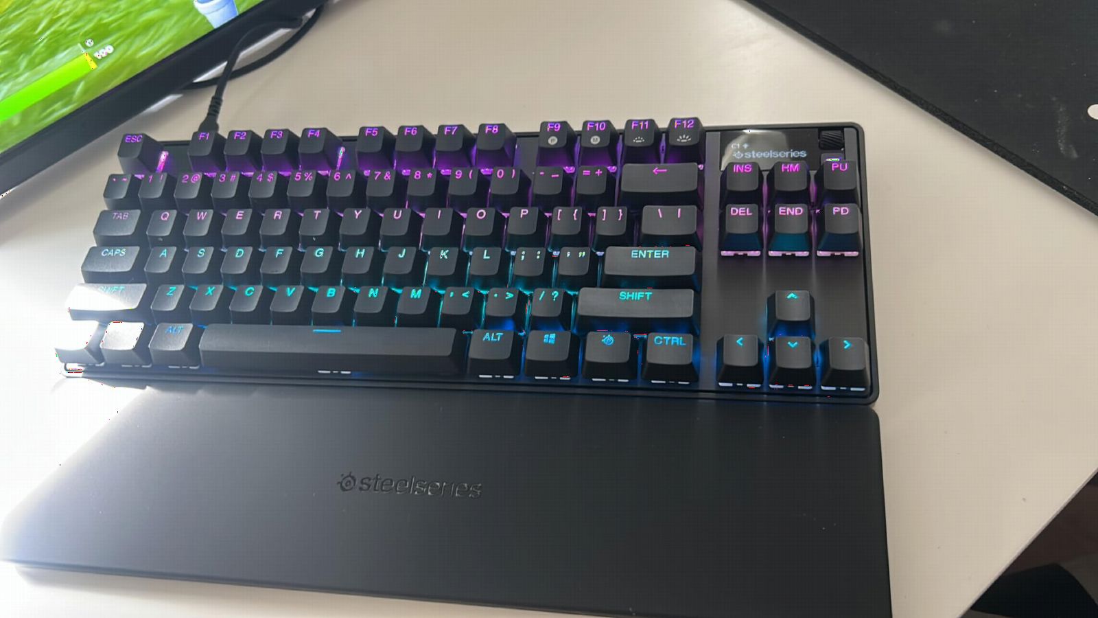 SteelSeries Apex Pro TKL Gen 3 Gaming Keyboard - OmniPoint 3.0 Analog Magnetic Switches, Quickset Auto-Presets, OLED, RGB, PBT Keycaps, USB-C, Black customer photo 2