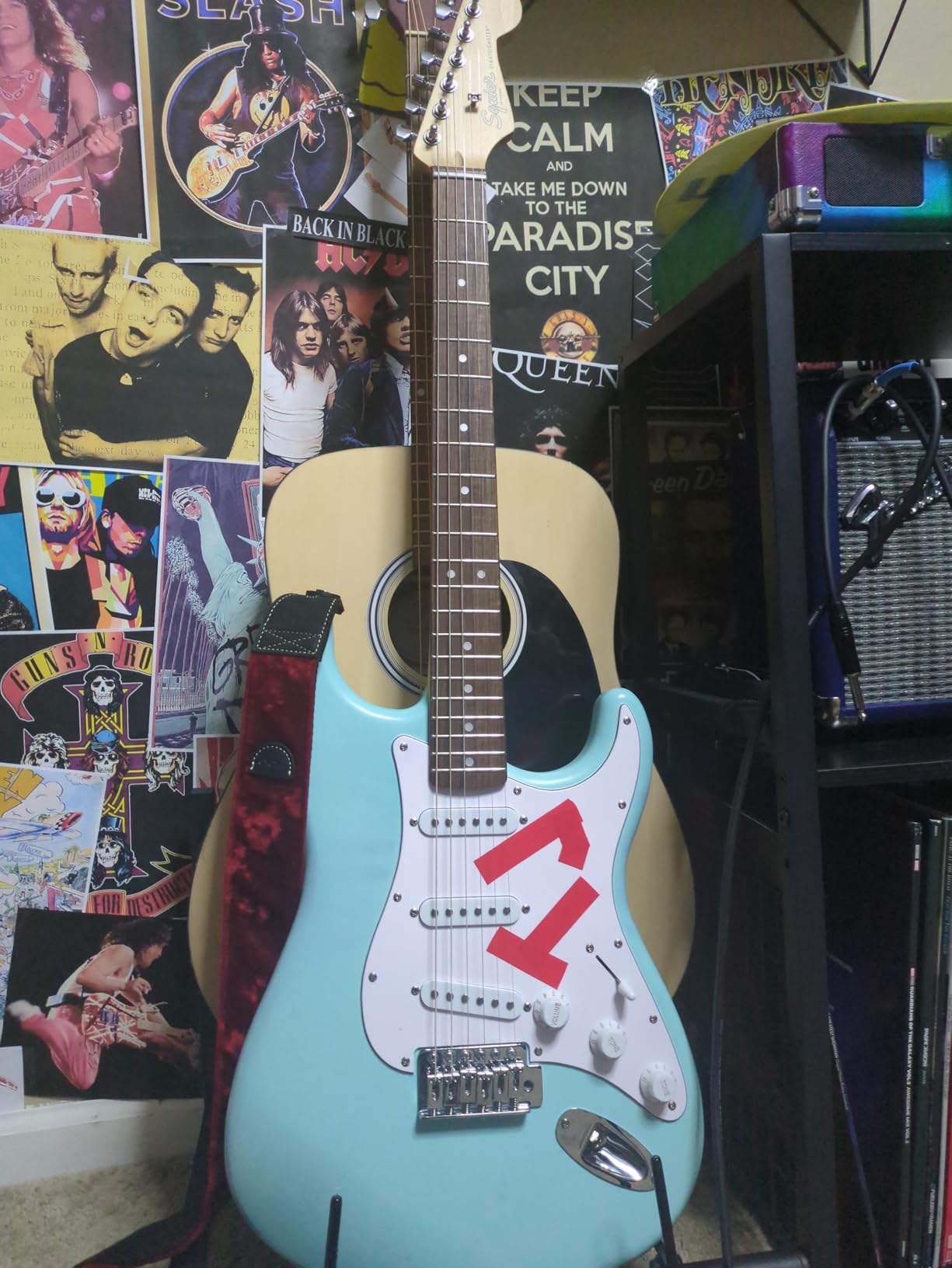 Fender Squier Stratocaster Electric Guitar - Daphne Blue Bundle with Fender Frontman 10G Amplifier, Gig Bag, Cable, Strap, Picks, and Austin Bazaar Instructional Video customer photo 2