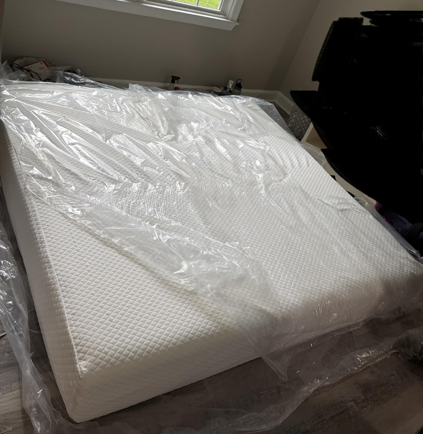 EGOHOME 10 Inch Queen Mattress, Memory Foam Mattress in a Box with Cooling Green Tea Gel, Relieve Pressure with Medium Firm Support, CertiPUR-US Certified, 80''L x 60''W, White customer photo 2