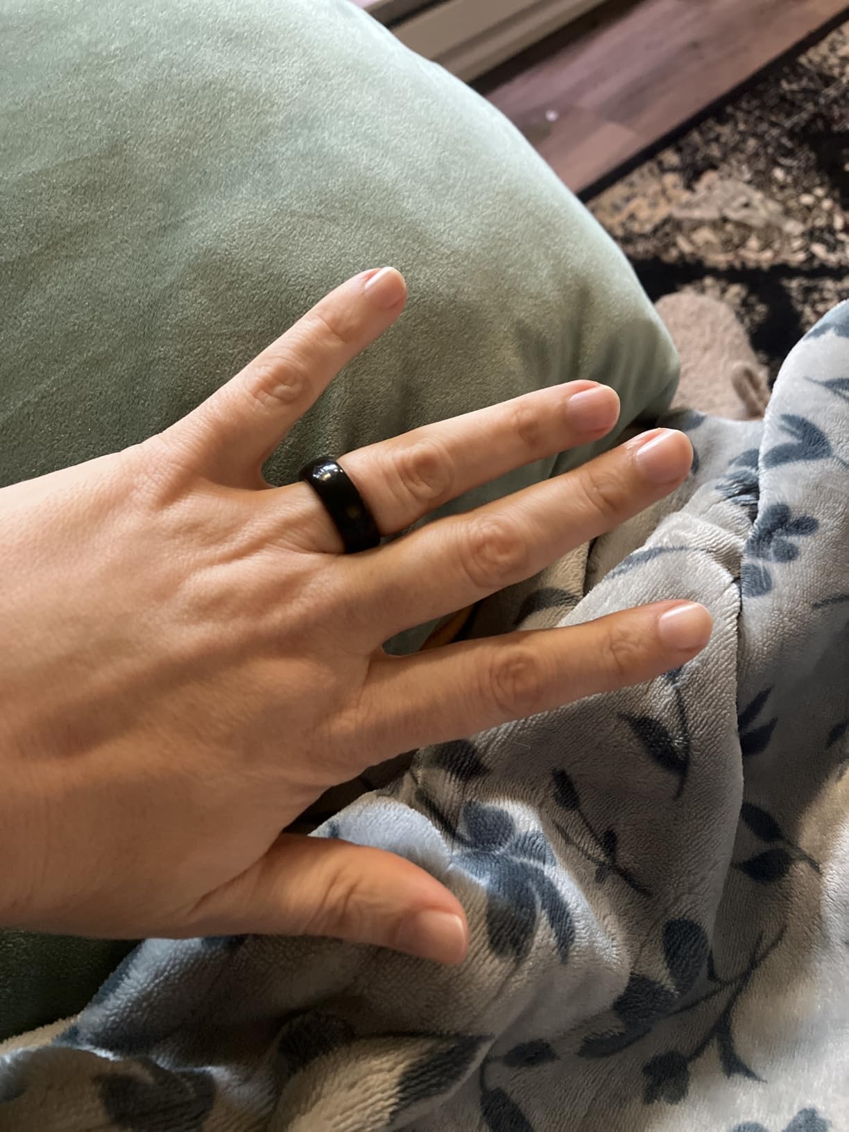 RENPHO Lynx Smart Ring, Subscription-Free App, Silver, Size 10 | All Day Sleep & Activity Tracking, Includes Charging Case, 7-Day Battery Life, Size Before You Buy customer photo 1