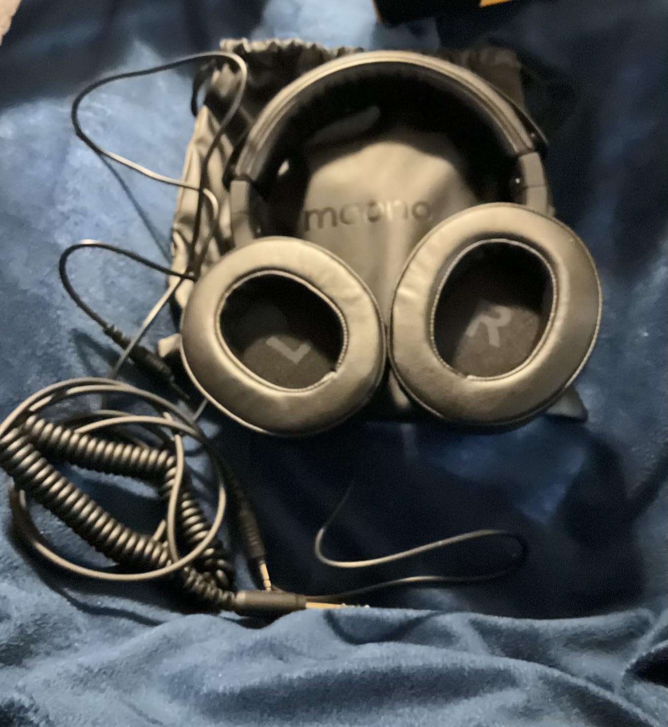 MAONO Studio Monitor Mixing DJ Headphones, 50mm Driver Professional Over Ear Wired Headset with 3.5mm to 6.35mm Jack for Guitar AMP, Piano, Music Production, Keyboard, Recording, Podcast, MH700 Black customer photo 1