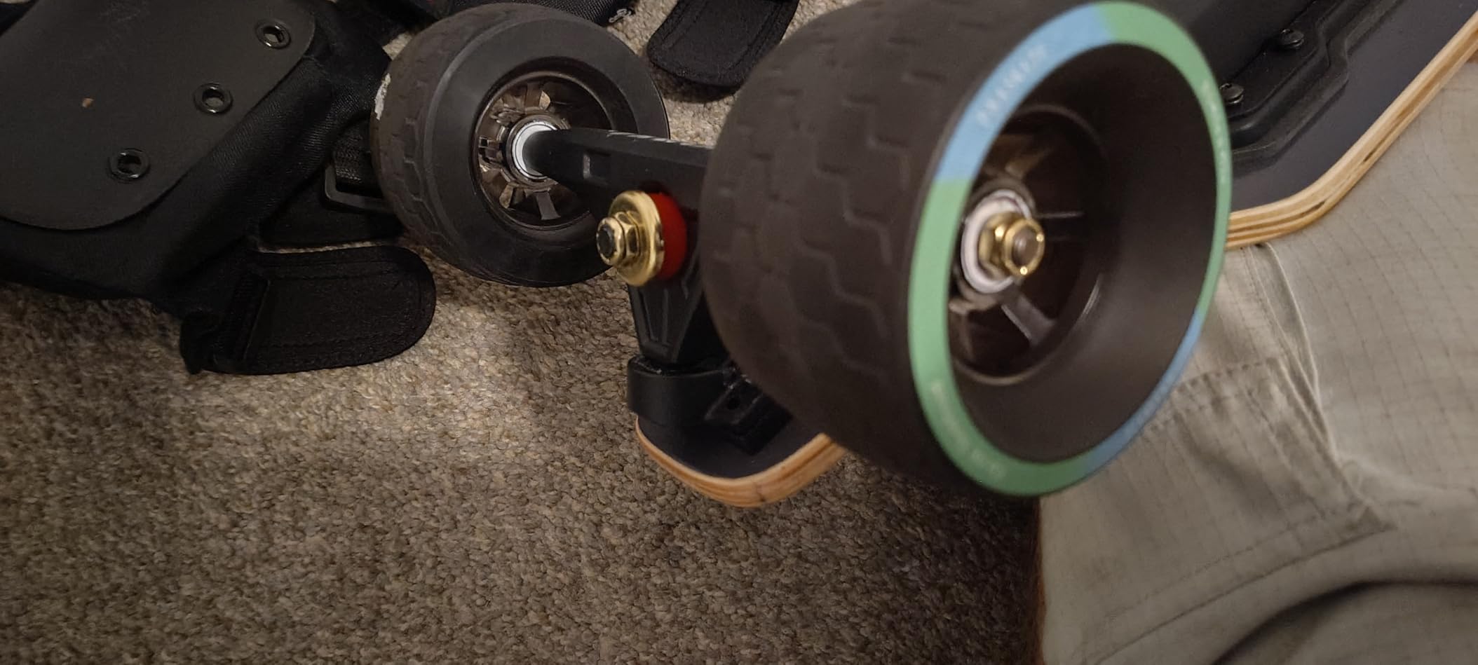 V4/V20 Electric Skateboard with Remote, 28 Mph Top Speed, 22 Miles Range, 1200W Hub-Motor, Longboard Skateboard for Adults & Teens customer photo 1