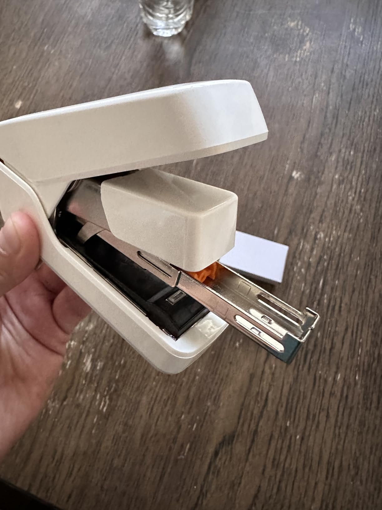 Amazon Basics Office Heavy Duty Stapler, Flat Clinch, Effortless, 40 Sheet Capacity, 1000 Staples, No Jam, for Classroom, Office or Desk Use, White customer photo 1
