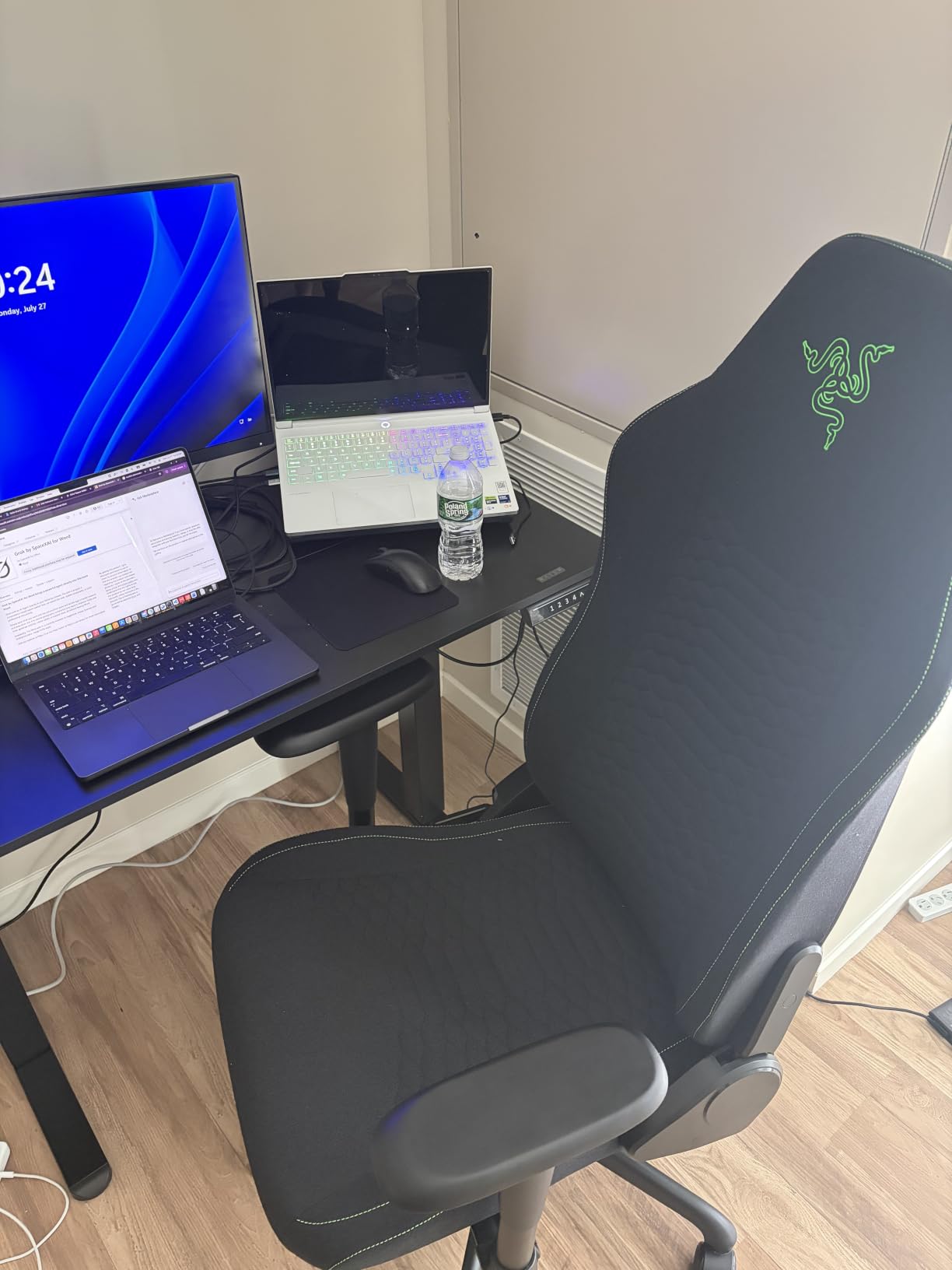 Razer Iskur V2 X Ergonomic Gaming Chair, Black - Built-In Lumbar Support, Wide Seat, High Density Foam Cushions, Adjustable 152 Degree Recline, 2D Armrests, Plush Fabric customer photo 1