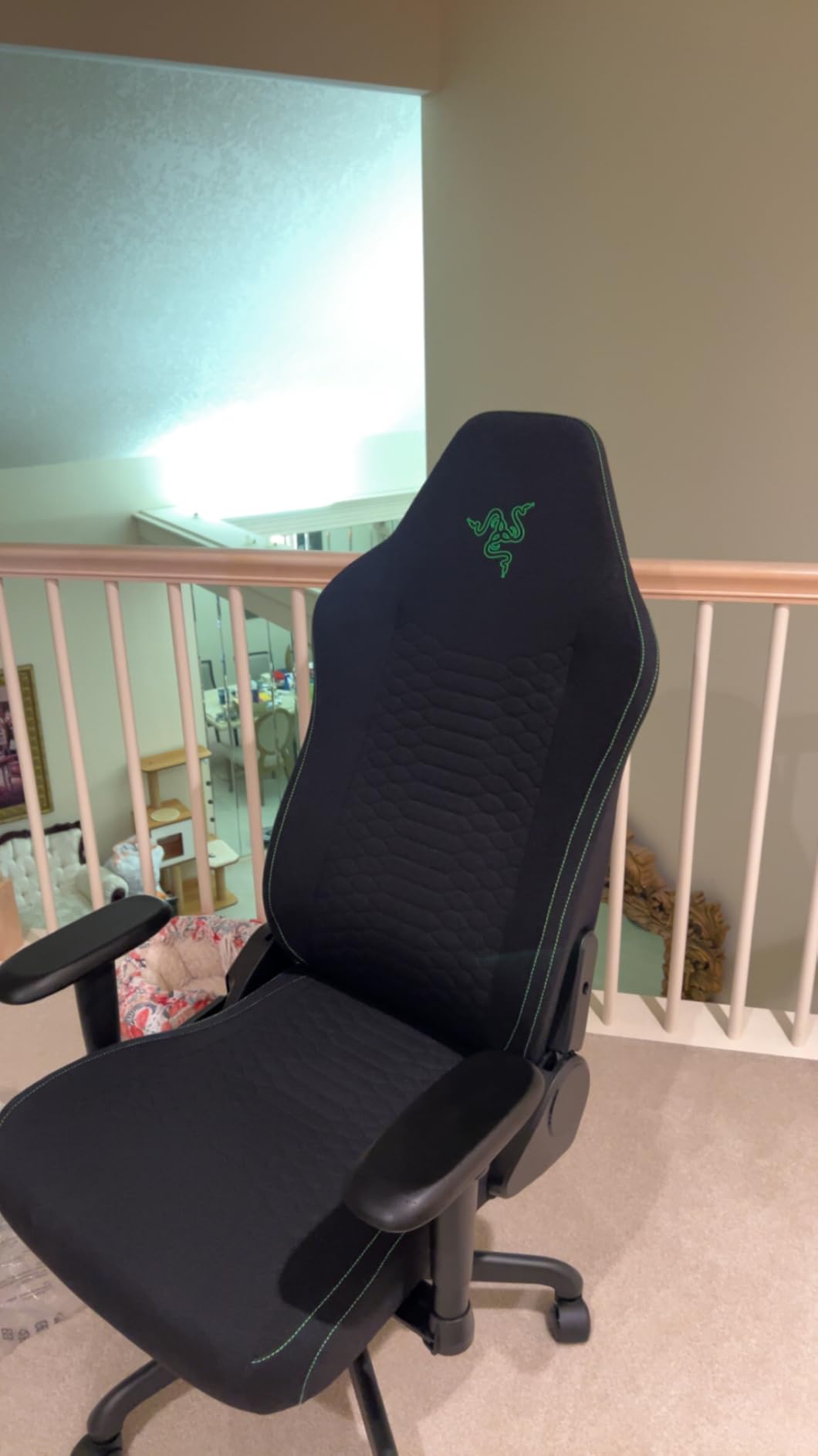 Razer Iskur V2 X Ergonomic Gaming Chair, Black - Built-In Lumbar Support, Wide Seat, High Density Foam Cushions, Adjustable 152 Degree Recline, 2D Armrests, Plush Fabric customer photo 2