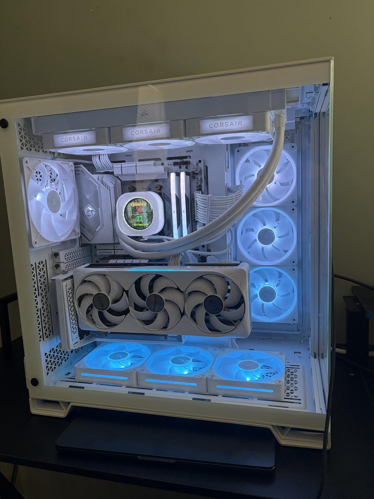 CORSAIR RM1000e (2025) Fully Modular Low-Noise ATX Power Supply with 12V-2x6 Cable - ATX 3.1 & PCIe 5.1 Compliant, Cybenetics Gold Efficiency, 105C-Rated Capacitors, Modern Standby Mode - Black customer photo 2
