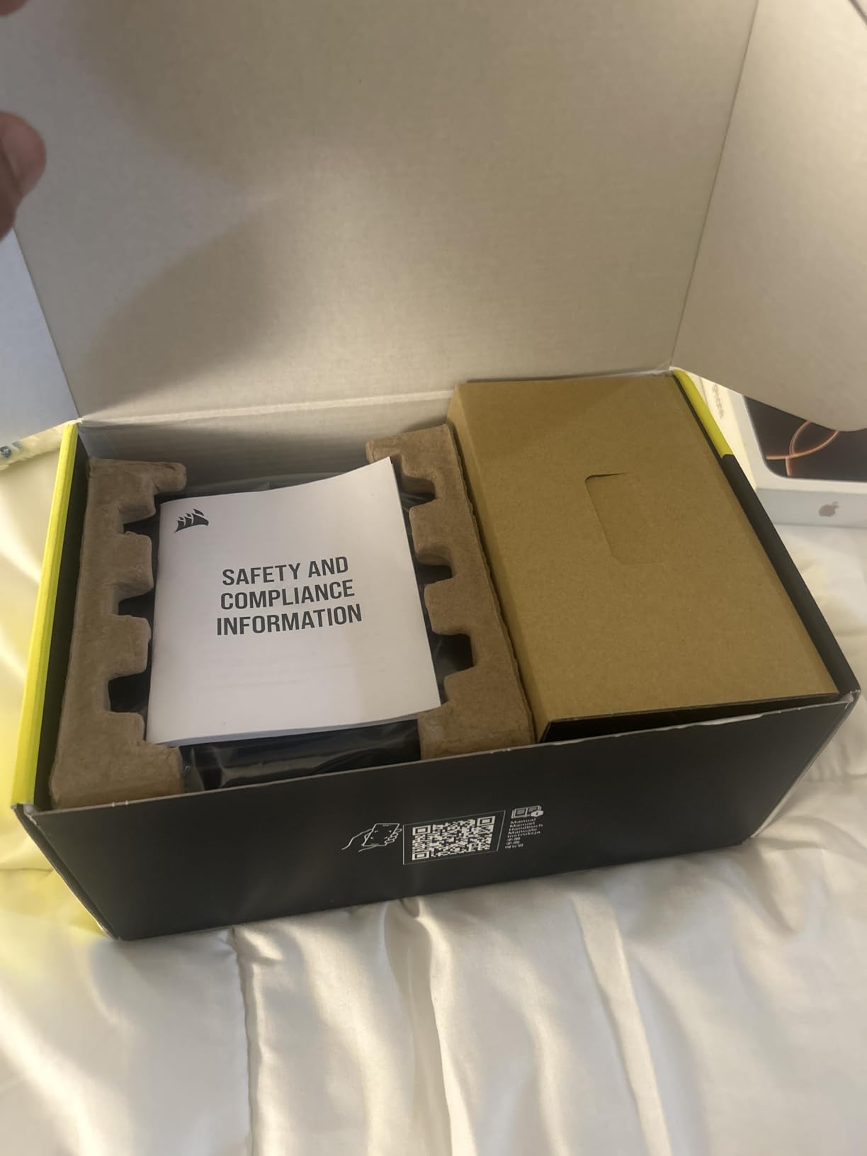 CORSAIR RM850e (2025) Fully Modular Low-Noise ATX Power Supply with 12V-2x6 Cable - ATX 3.1 & PCIe 5.1 Compliant, Cybenetics Gold Efficiency, 105°C-Rated Capacitors, Modern Standby Mode - Black customer photo 2