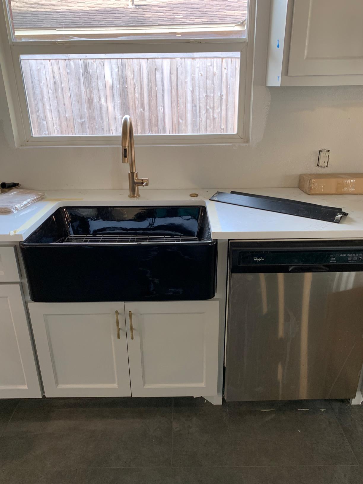 Lordear 33 Inch White Farmhouse Sink Solid Fireclay 33