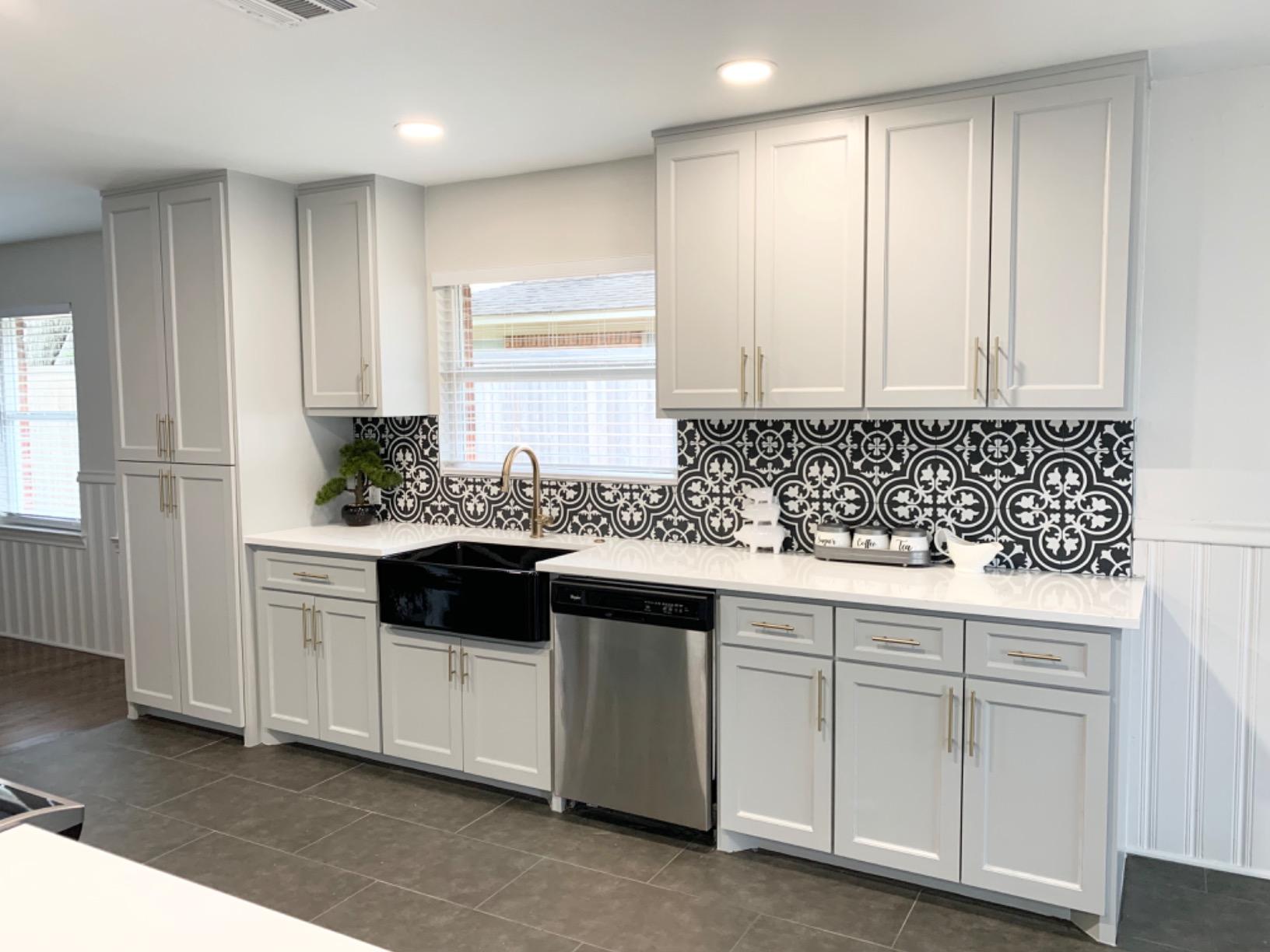 Lordear 33 Inch White Farmhouse Sink Solid Fireclay 33