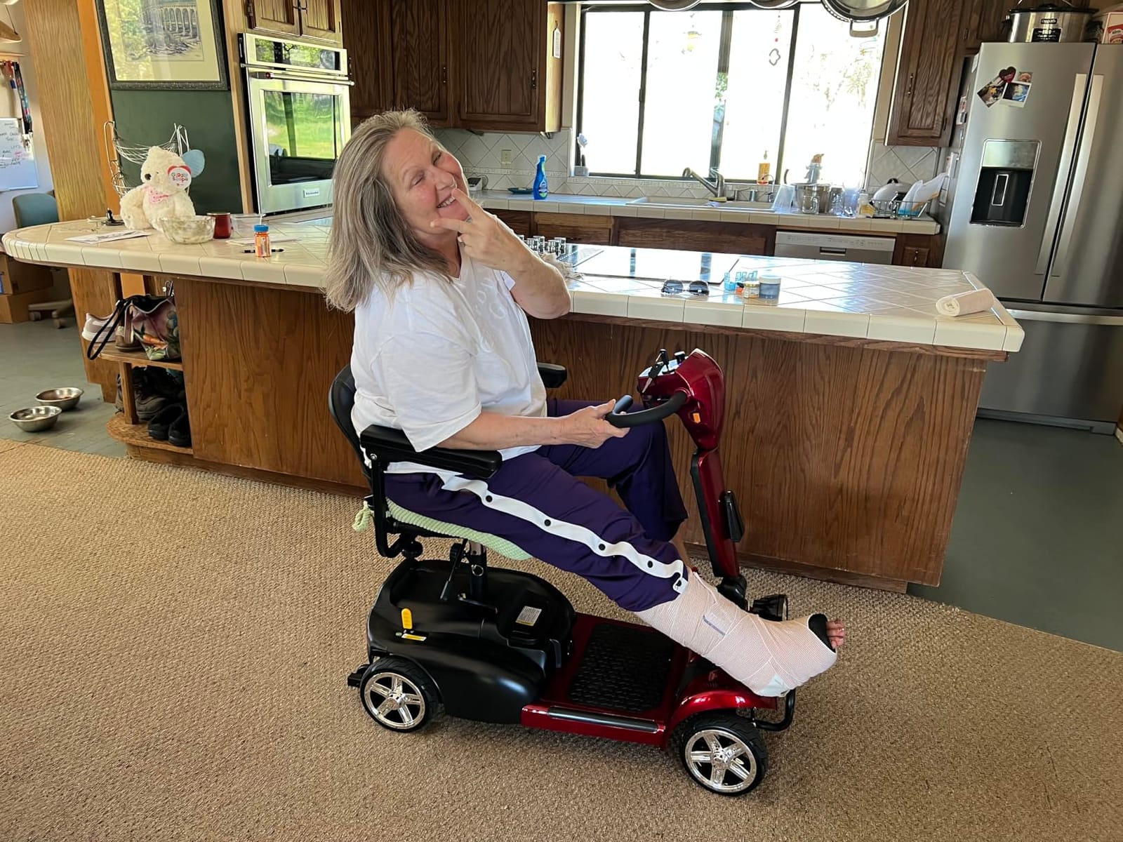 20 Miles 4 Wheels Mobility Scooter for Seniors/Adults Up to 300LBS, 350W Electric Wheelchair Detachable Lithium Battery, Dual Baskets, Rotating Seat, with Taillight, USB Charging, Red 18AH customer photo 1