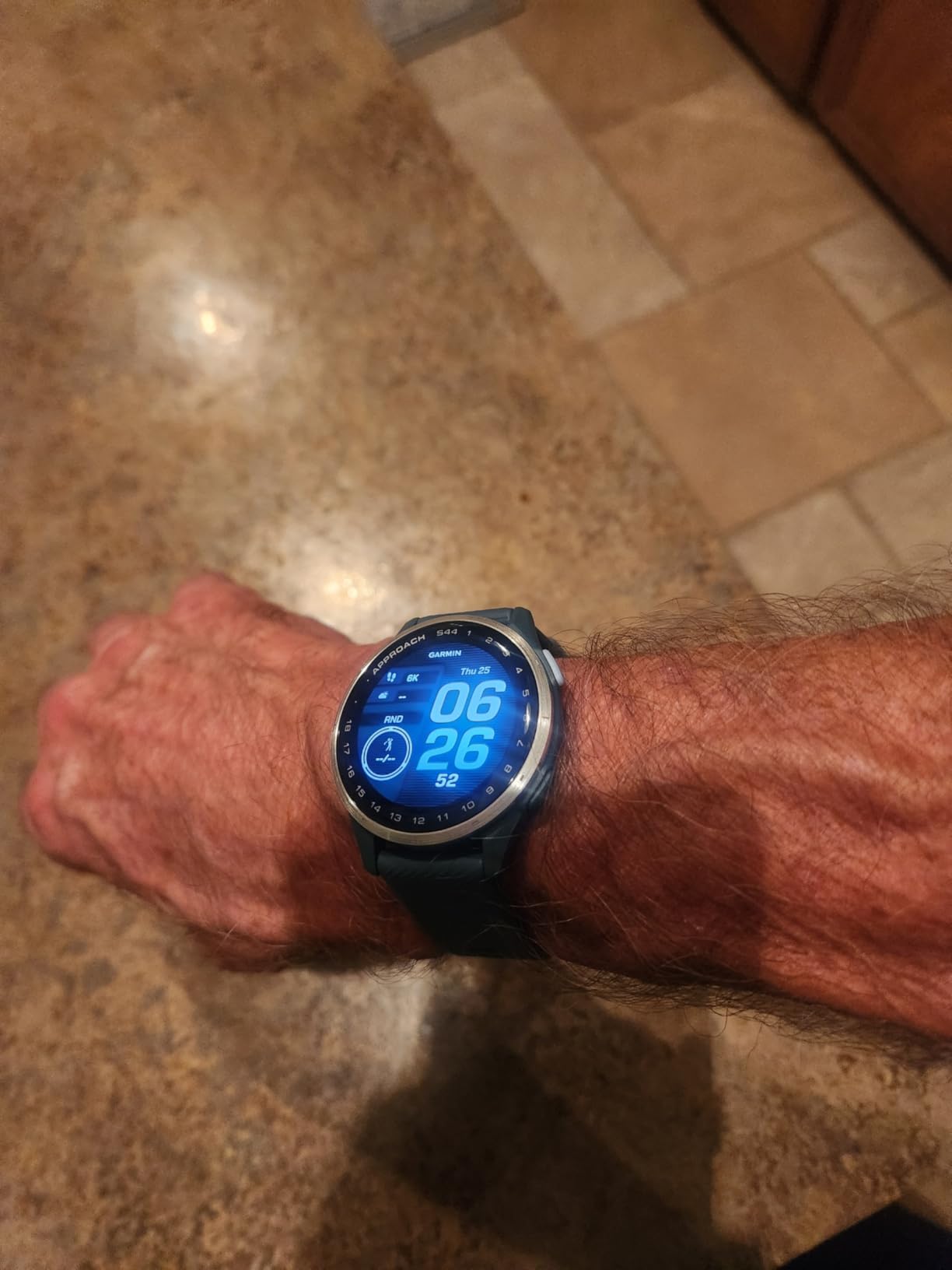 Garmin Approach S44, Golf GPS Smartwatch, 43mm, Black customer photo 1