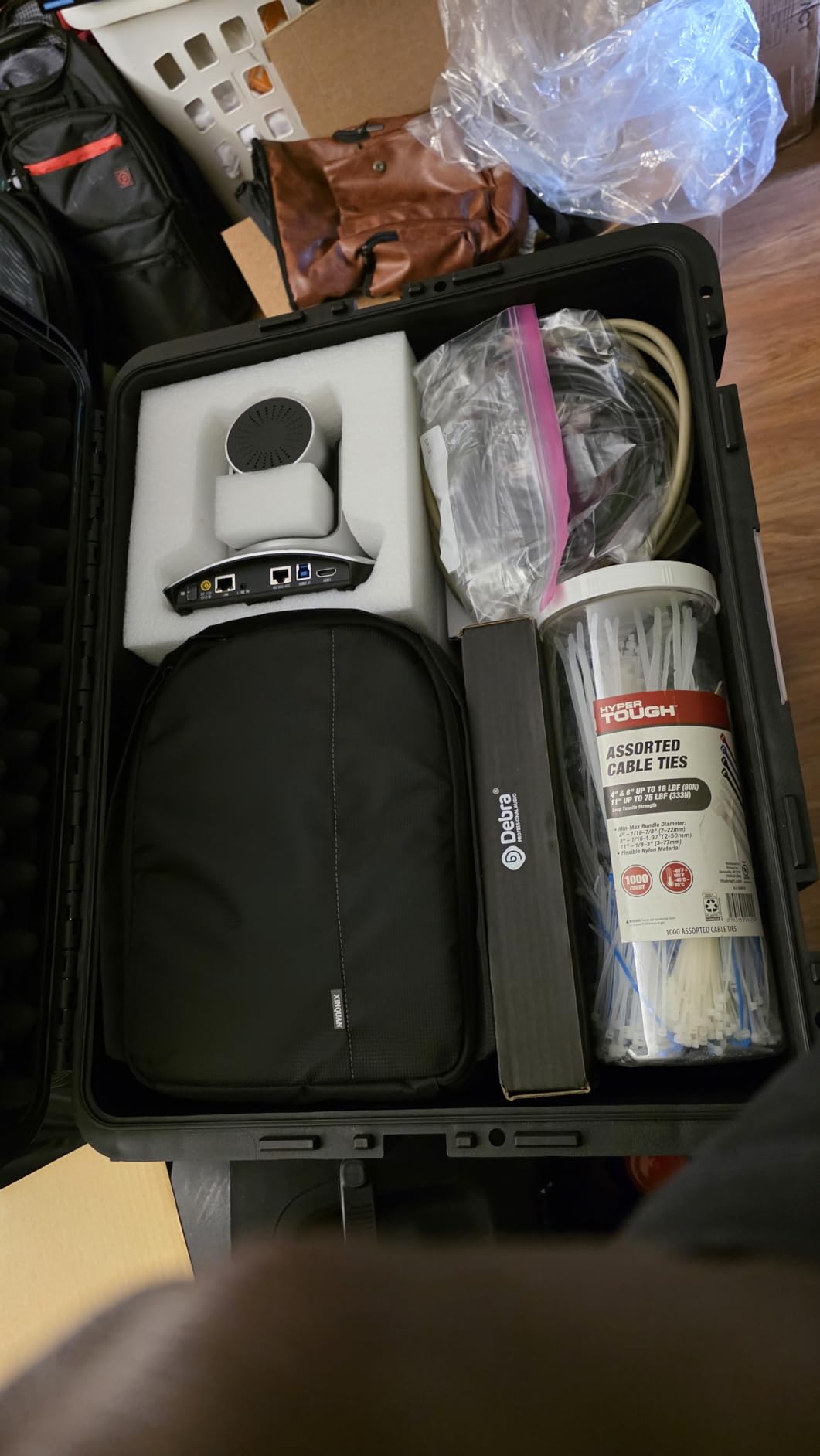 VEVOR Weatherproof Hard Case, Heavy Duty Protective Dry Box Case with Pre-Cut Foam, Wheel Retractable Pull Handles for Travel, Hunt, Military, Tactical, IP67 Waterproof Case for Camera(24.8*19.7*12.5) customer photo 1