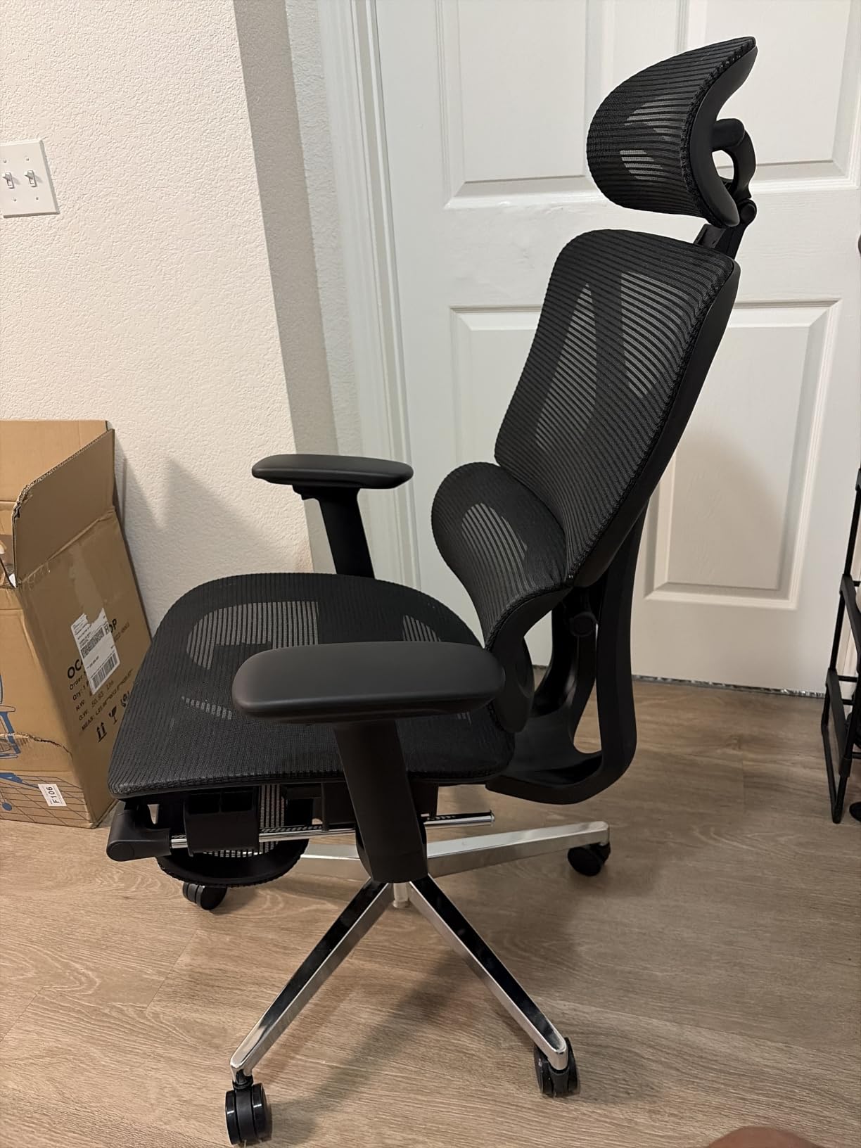 FLEXISPOT ErgoX Premium Ergonomic Office Chair Black-FT | Adjustable Armrests, Dynamic Lumbar Support, Recline & Tilt Function, Mesh with Footrest, Home & Office Use customer photo 1
