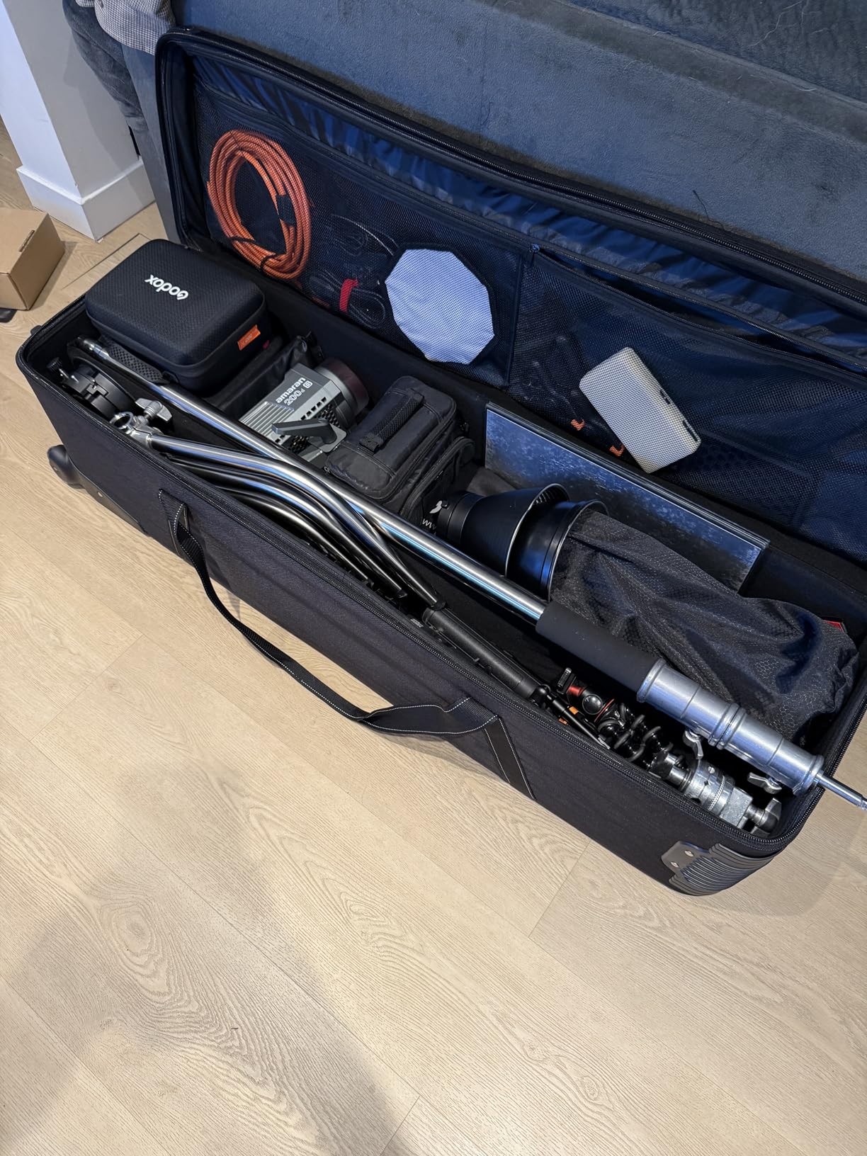VEVOR Studio Equipment Trolley Case, 51.57 x 14.37 x 14.96 in, Rolling Camera Bag with Wheels, Straps, Padded Compartment customer photo 2