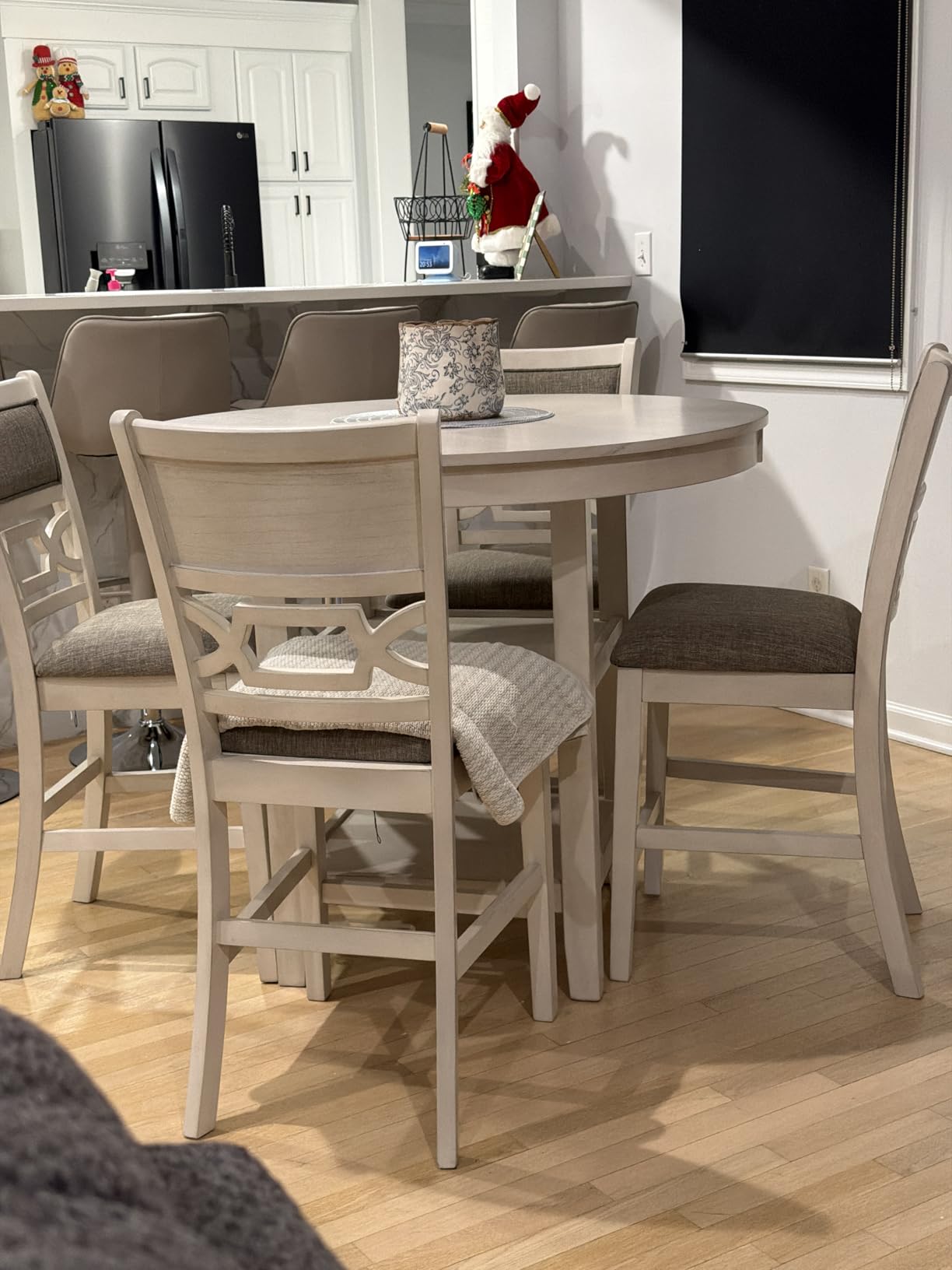 Signature Design by Ashley Round Dining Table Set for 4, Counter Height, 42-inch, Erinberg customer photo 2