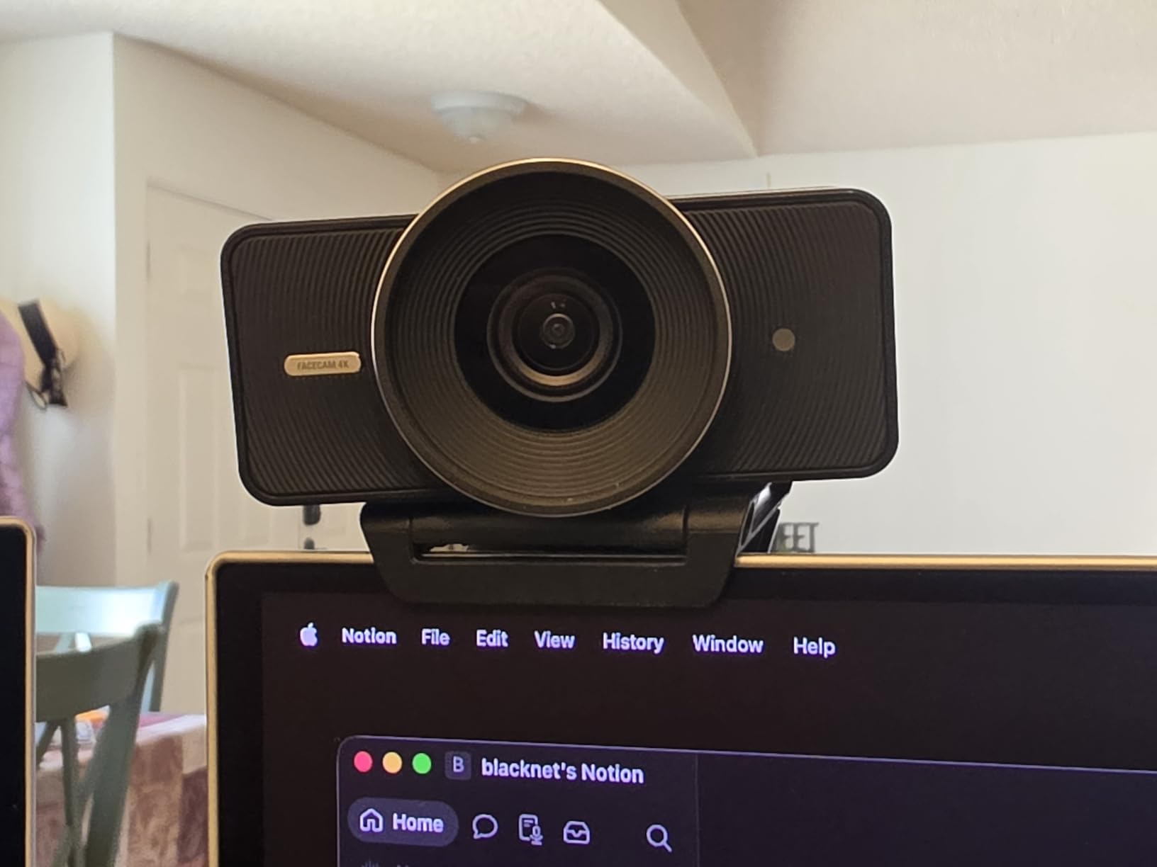 Elgato Facecam 4K, 4K60 Studio Webcam, DSLR-Like Control, Sony STARVIS 2 sensor, 49mm lens filter support, Uncompressed video, HDR support, Eco-friendly build, USB-C customer photo 1