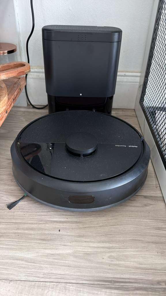 iRobot Roomba 105 Vac Robot Vacuum with AutoEmpty Dock - Self-Empties for 75 Days, Easy to use, Intense Power-Lifting Suction, LiDAR Navigation, Multi-Surface Cleaning, Cleans in Neat Rows customer photo 2