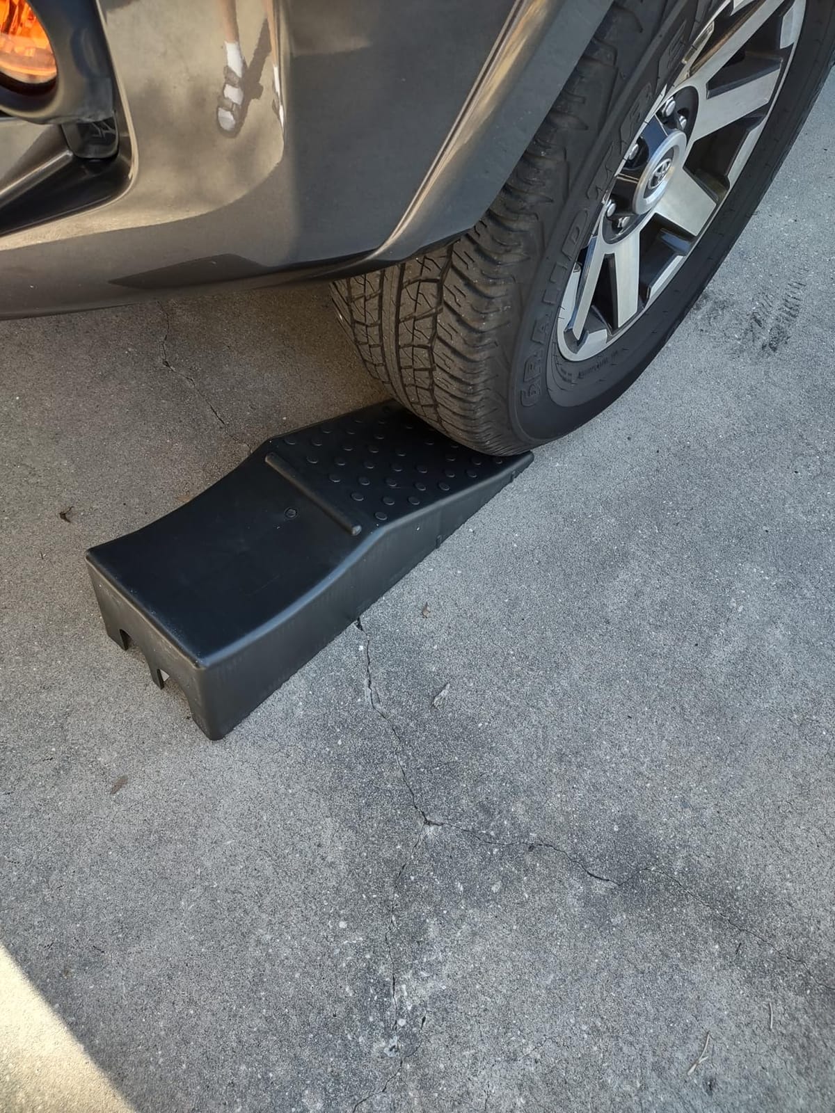 VEVOR 1Piece Vehicle Ramp 20000 lbs/9 Ton Capacity Car Service Ramp, Effortlessly Lift 5.5