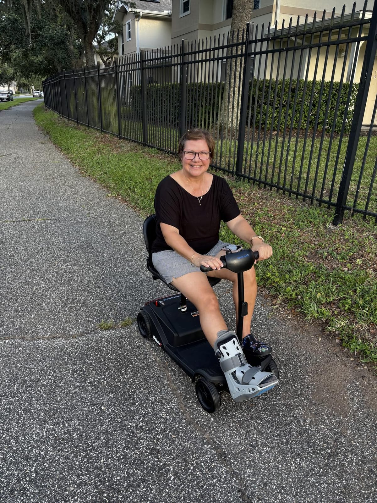 WAYCARE Mobility Scooter for Adults & Seniors, 330 lb, 15-Mile Range, Red | 4-Wheel Electric Mobility Scooter | 250W Motor | 330 lb Capacity | 15-Mile Range | 8-Inch Solid Tires | IPX4 customer photo 1