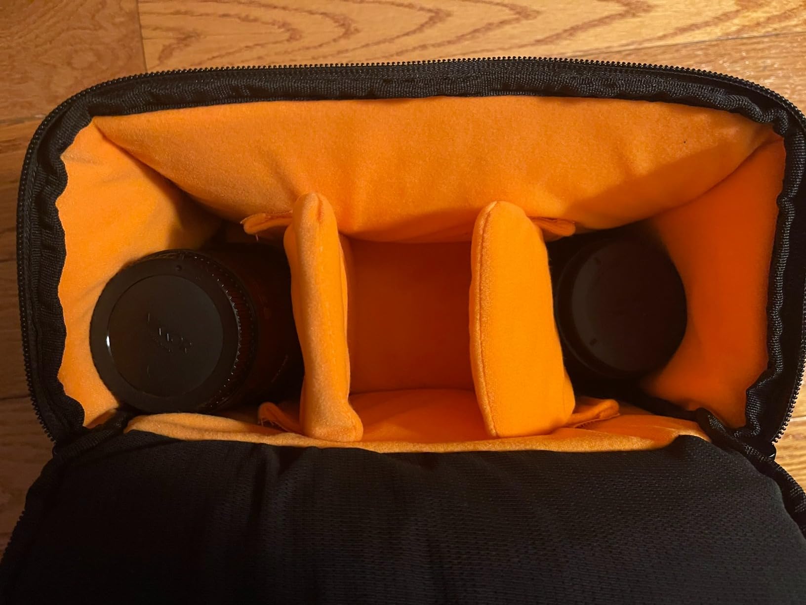 Vogano Camera Sling Bag for Photographers - Waterproof Single-Shoulder Camera Case with Adjustable Dividers, Rain Cover & Side Tripod Pocket customer photo 2