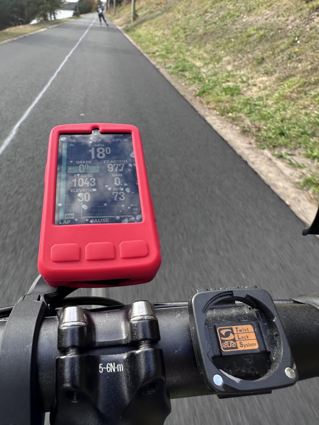 Wahoo ELEMNT ROAM V3 GPS Cycling/Bike Computer,Black customer photo 1