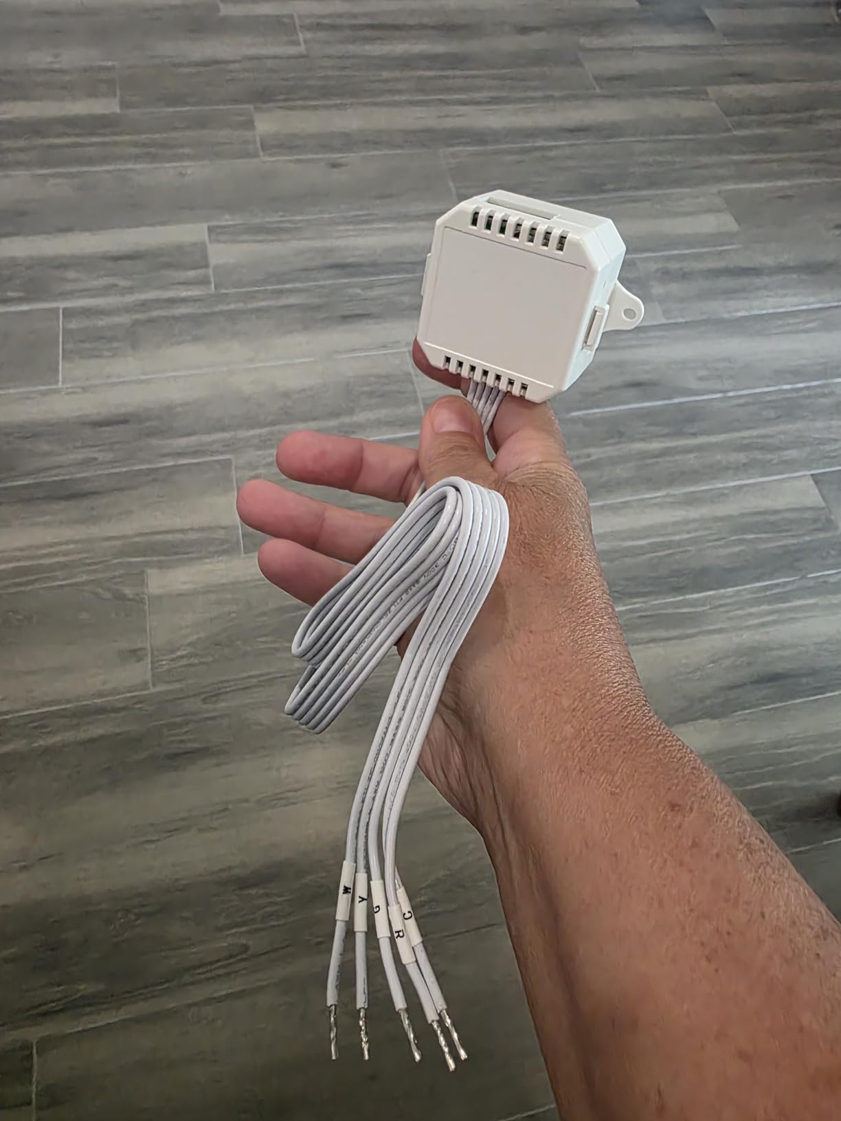 Smart WiFi Thermostat for Home, Programmable Thermostat with C-Wire Adapter, 3H/2C for Heat Pump & Conventional Systems, Tuya App Control, Compatible with Alexa & Google Assistant, White customer photo 1