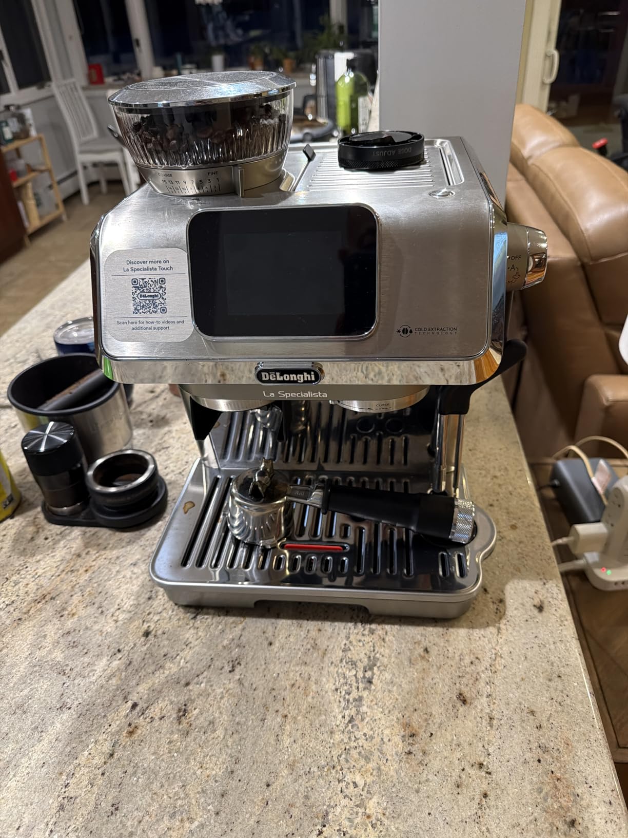 De'Longhi La Specialista Touch Espresso Machine with Coffee Grinder | Guided Brewing, 10 Preset Recipes, Automatic or Manual Milk Frother, Touchscreen Display customer photo 2