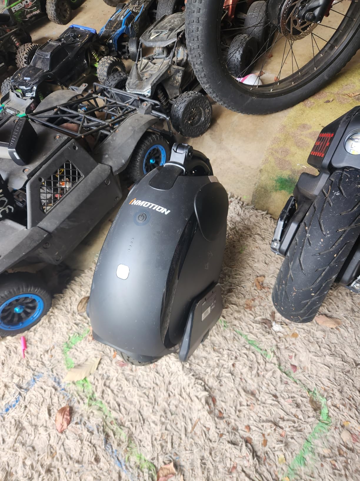 INMOTION V6 Electric Unicycle: UL2272 Certified 27.6lbs Lightest EUC, 18.6mi Range & 1000W Motor - Self-Balancing Scooter for Adults Teens Commuting customer photo 1