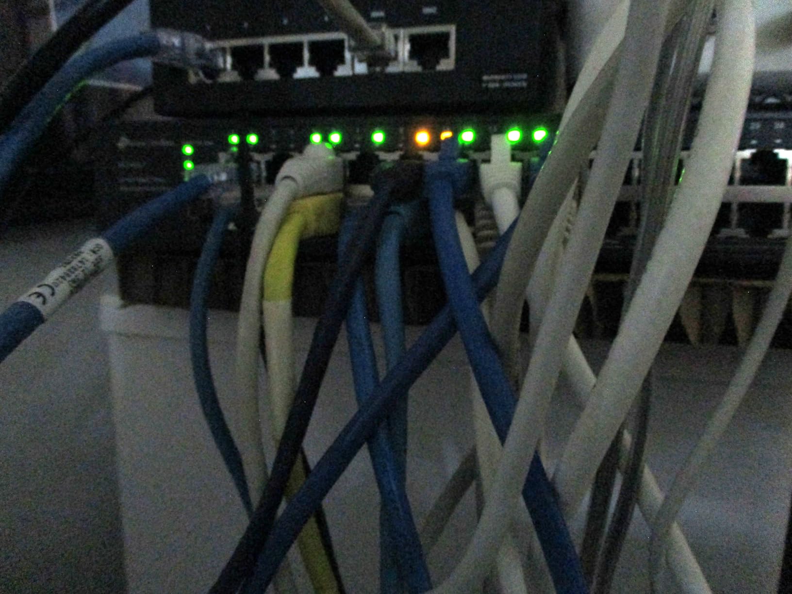 TP-Link SG2452LP, 48 Port Gigabit Omada Fully Managed Switch | 32 PoE+ Ports, 16 No-PoE Ports, 4 SFP Ports, 230W Budget, Fanless, L2 Managed, VLAN, ZTP, LAG, PoE Recovery, 5-Year Warranty customer photo 2