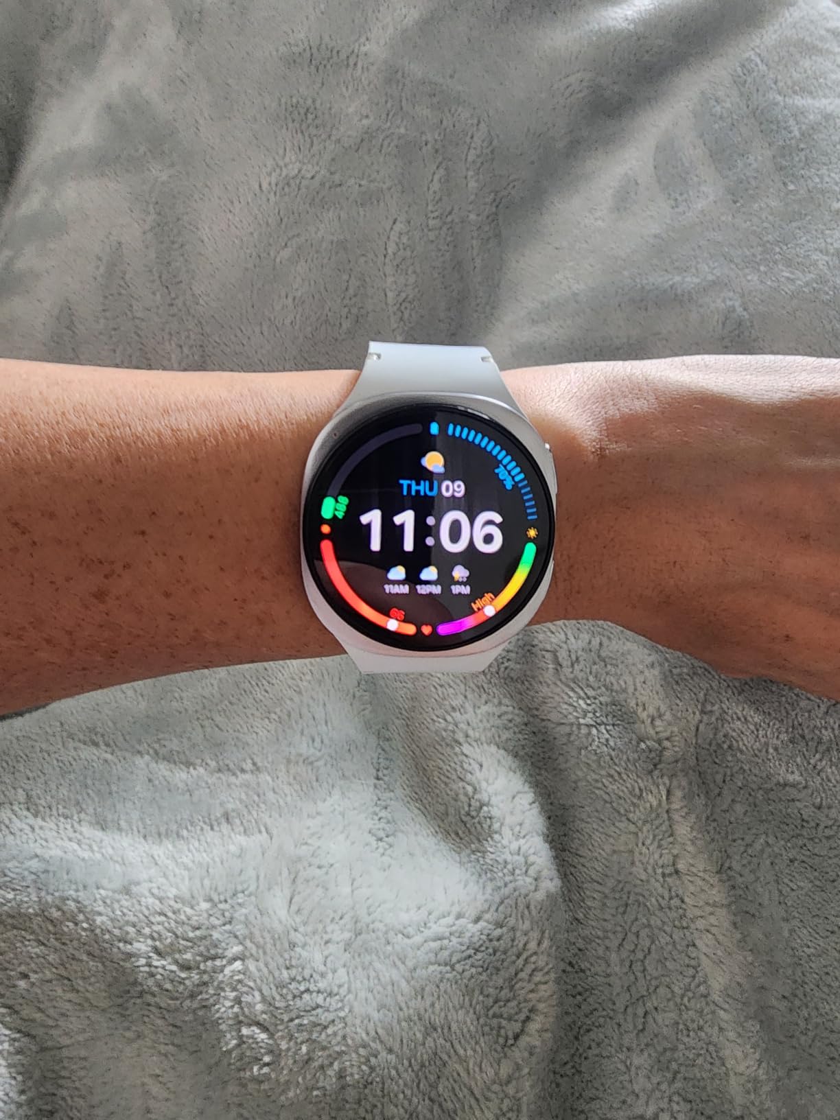 Samsung Galaxy Watch 8 (2025), Silver, 40mm, Bluetooth Smartwatch | Cushion Design, GPS Fitness Tracker, Sleep and Running Coach, Energy Score, Heart Rate Tracking [US Version, 2 Yr Warranty] customer photo 1