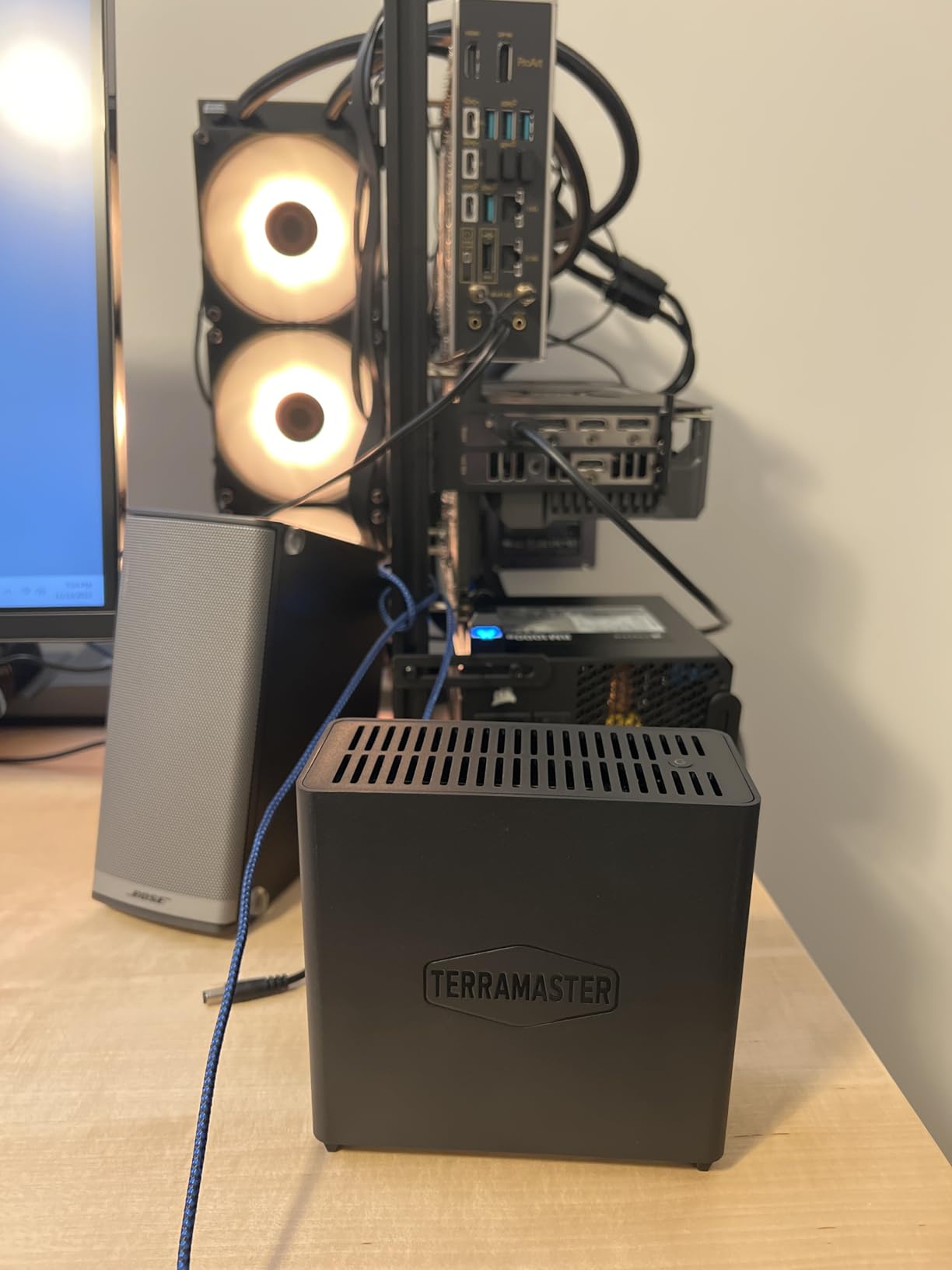 TERRAMASTER D4 SSD NVMe Enclosure 40Gbps 4Bay USB Storage Type-C | Supports 4xM.2 NVMe 2280 SSDs, Compatible with USB 4/3.2/3.1/3.0, Thunderbolt 5/4/3 customer photo 2