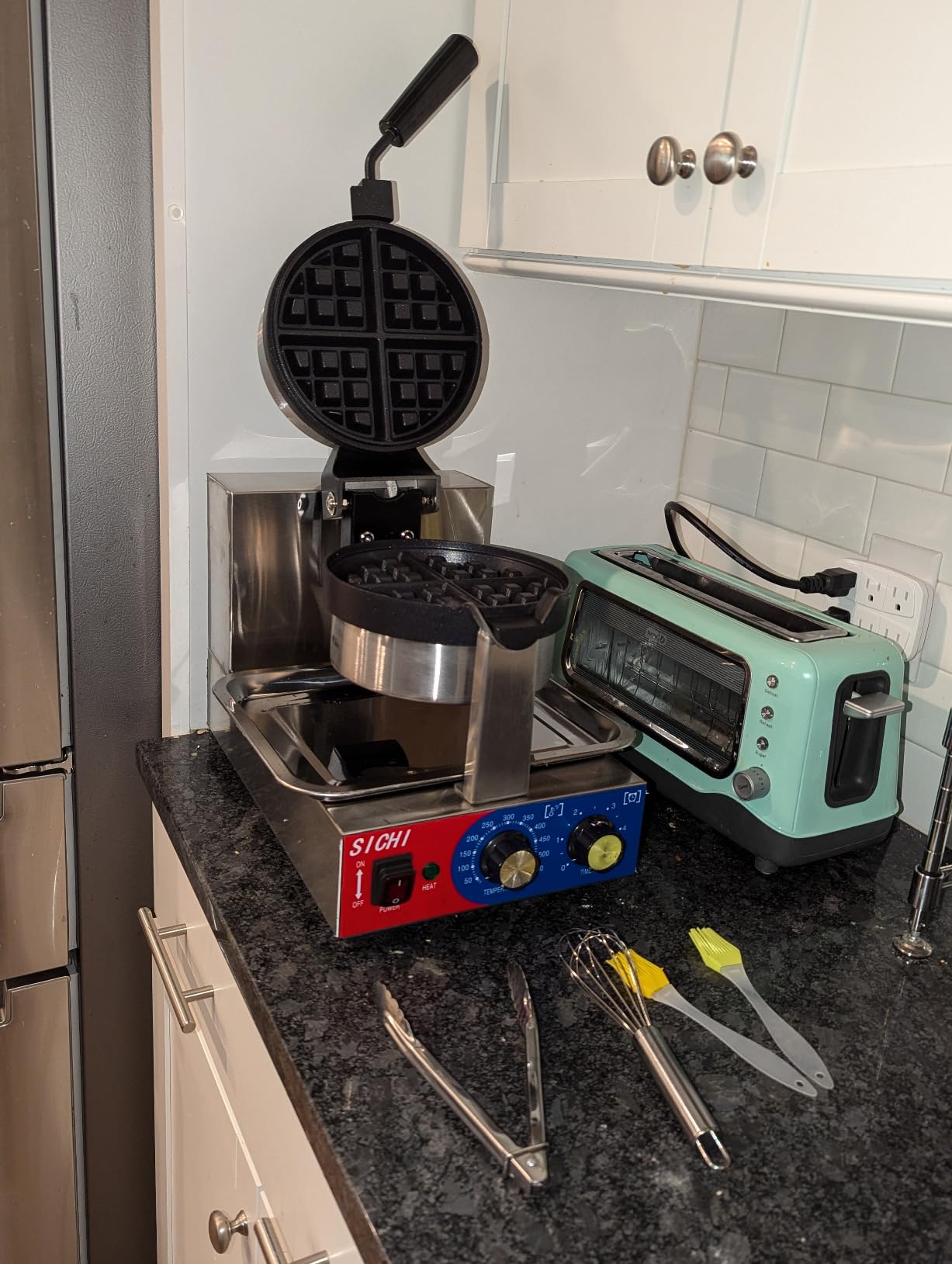 Commercial Belgian Waffle Maker - Rotating Double Waffle Maker w/Non-stick and 1.2 in Thick, Flip Belgian Waffle Machine w/ 122-572℉ Temp Range and Timer, Stainless Steel Waffle Iron, 2400W customer photo 1