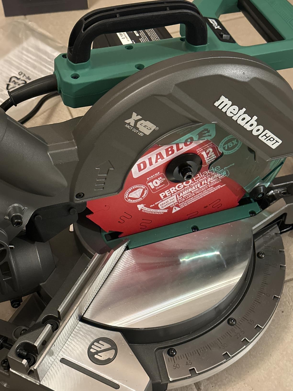 Metabo HPT 10-Inch Single Bevel Compound Miter Saw, 15-Amp (C10FCG2) customer photo 2