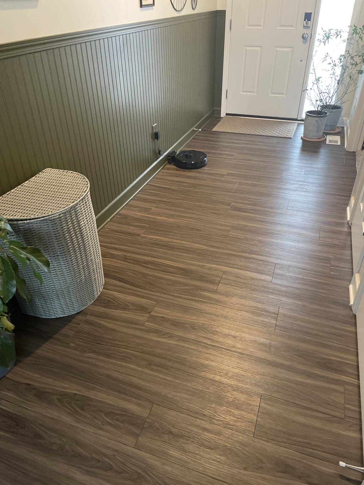 Tikom Robot Vacuum and Mop Combo, 6000Pa Automatic Robotic Vacuum Cleaner, Smart Mapping, 150 Min Max, Ideal for Pet Hair, Hardfloors, Carpets, Home(L8000 Pro) customer photo 2