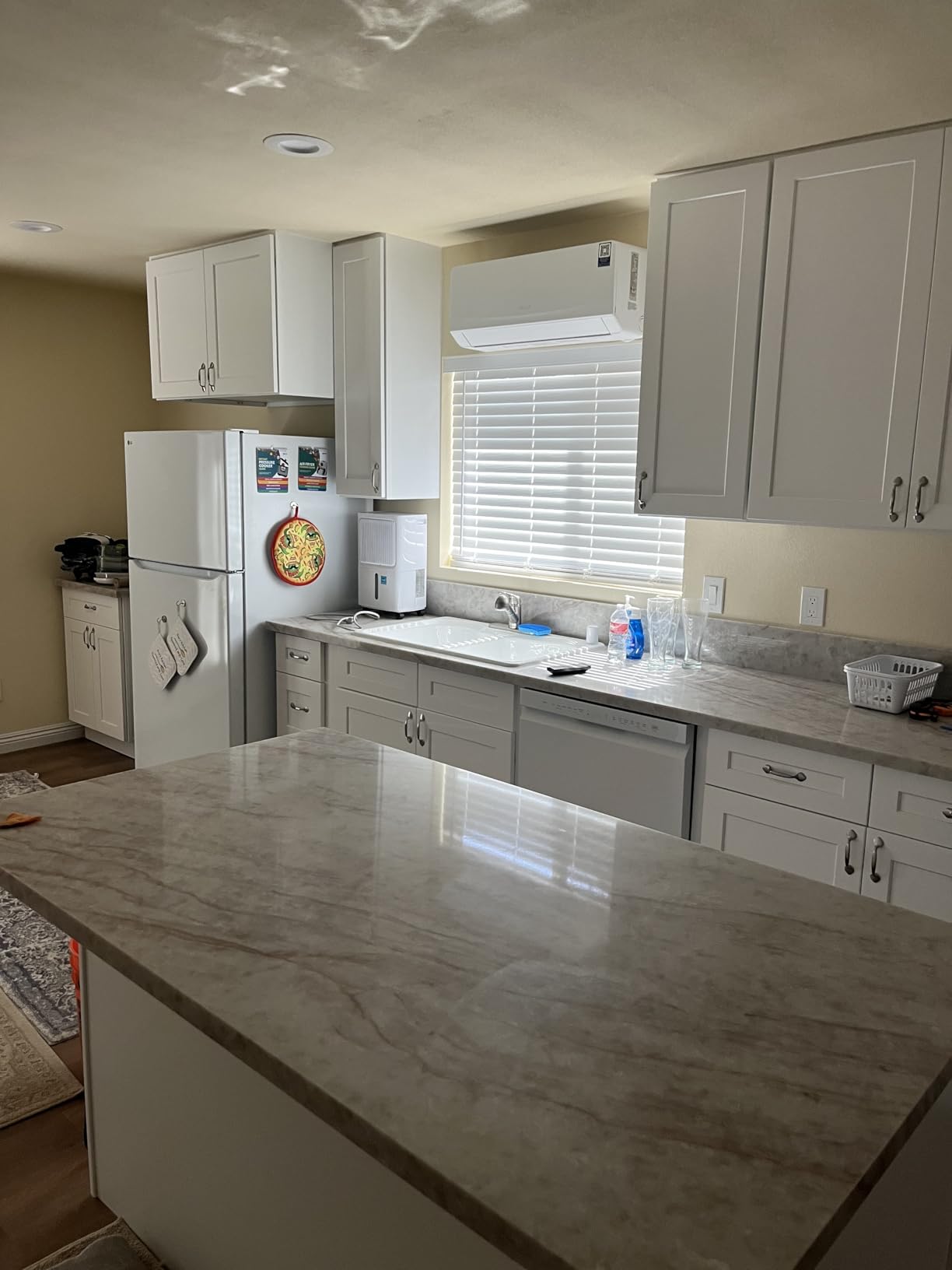 DELLA 18K BTU 2 Zone 7000 + 7000 BTU Mini Split AC & Heat Pump, Energy Star 22 SEER2 Inverter 230V Ductless AC System for Rooms up to 600 Sq.Ft, WiFi & Voice Control, Pre-Charged, 16.4ft Install Kit customer photo 1