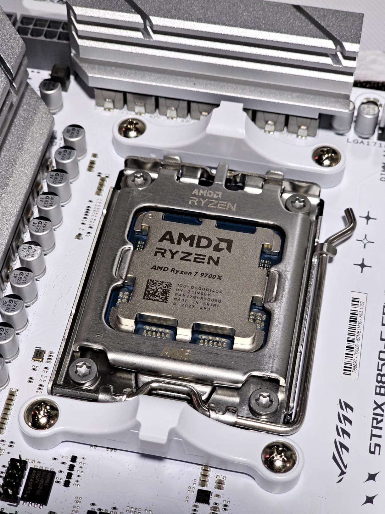 ASUS ROG Strix B850-G Gaming WiFi AMD AM5 B850 mATX Motherboard, Advanced AI PC Ready, 14+2+1 Power Stages, DDR5 Slots, 4X M.2 Slots, PCIe 5.0 Ready, WiFi 7, 2.5G LAN, USB 20Gbps Type-C, AI Advisor customer photo 1