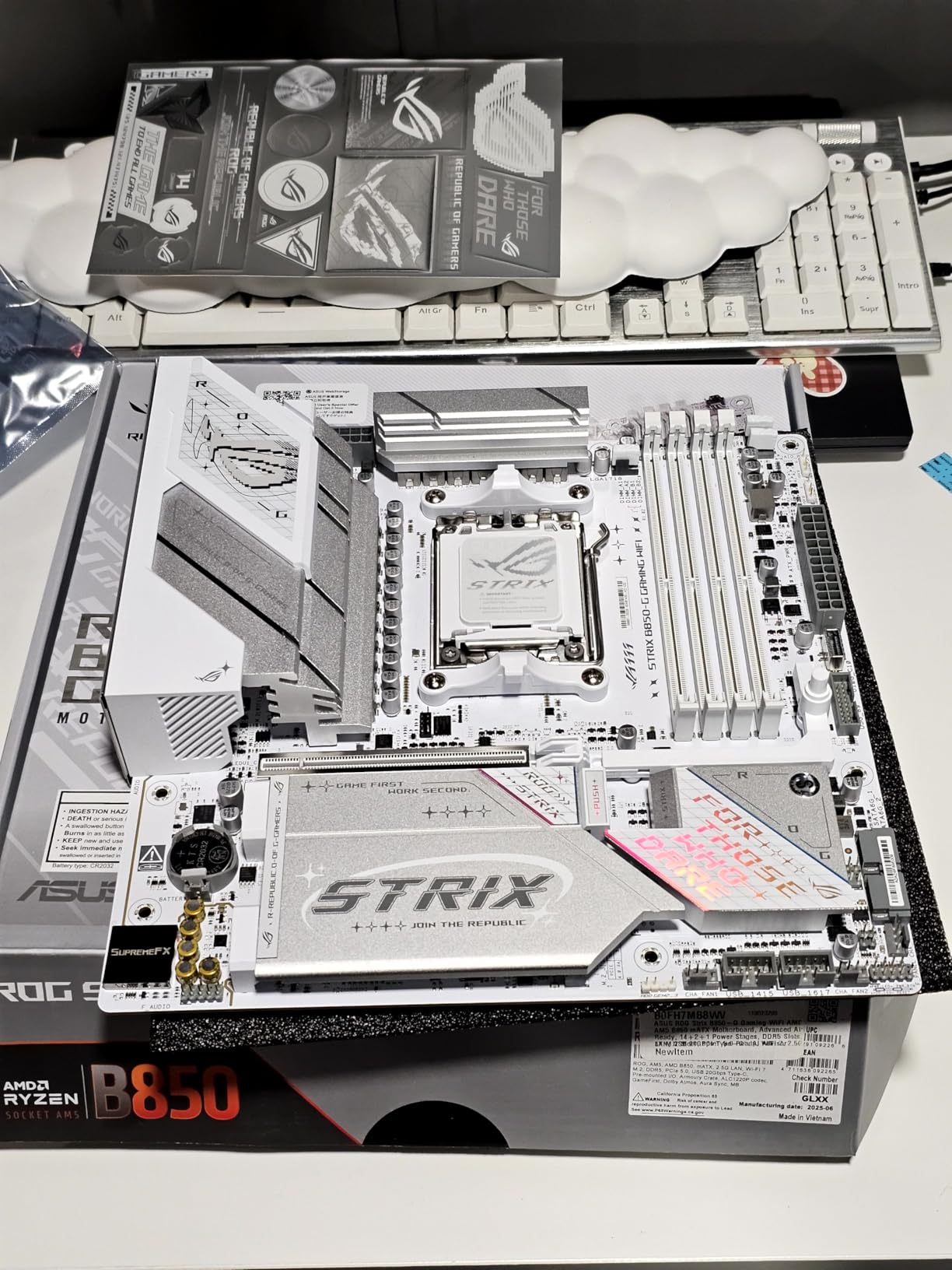 ASUS ROG Strix B850-G Gaming WiFi AMD AM5 B850 mATX Motherboard, Advanced AI PC Ready, 14+2+1 Power Stages, DDR5 Slots, 4X M.2 Slots, PCIe 5.0 Ready, WiFi 7, 2.5G LAN, USB 20Gbps Type-C, AI Advisor customer photo 2