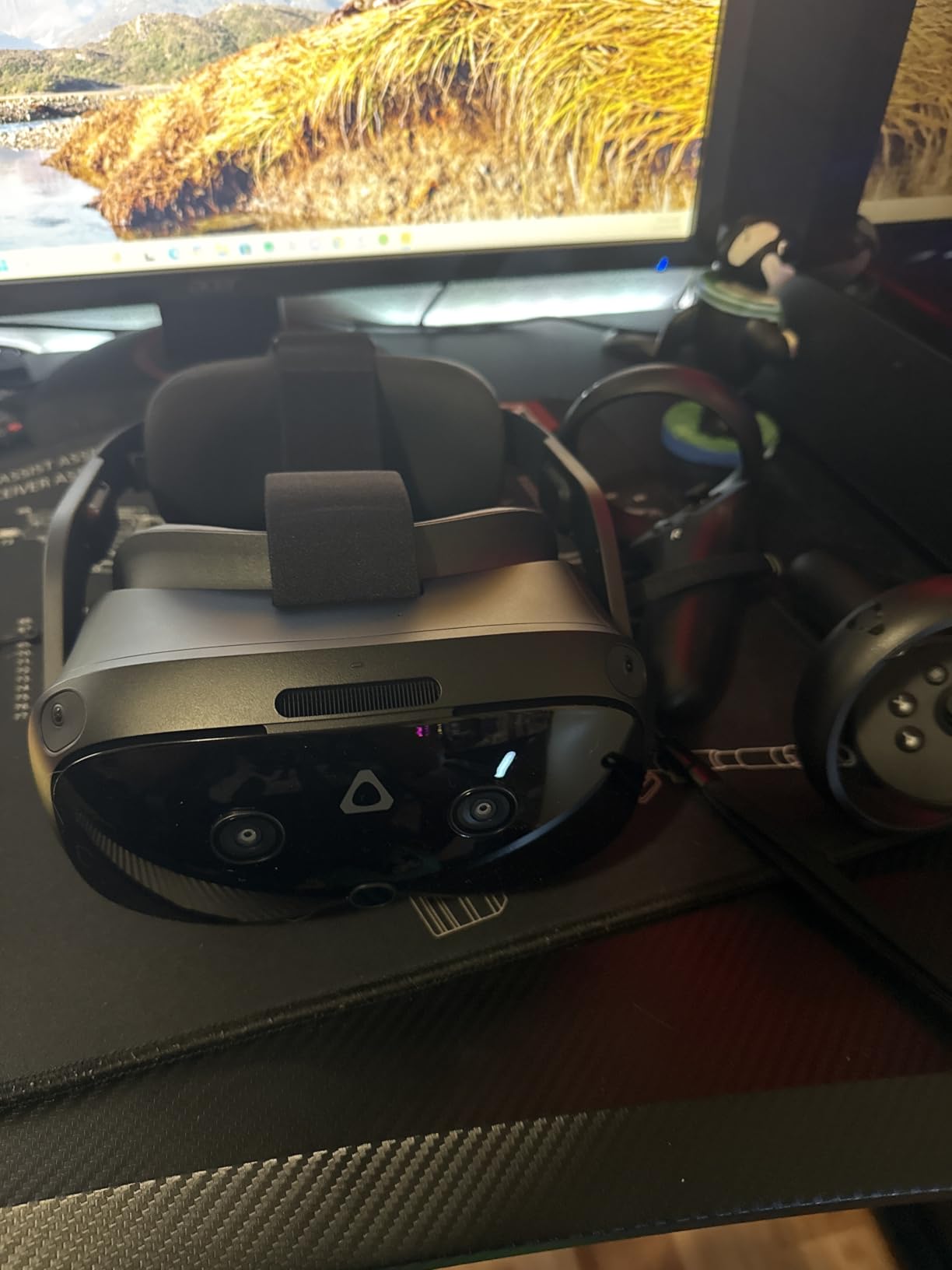 Vive Focus Vision Wired Bundle - XR Headset with DisplayPort PC VR Streaming Kit customer photo 2